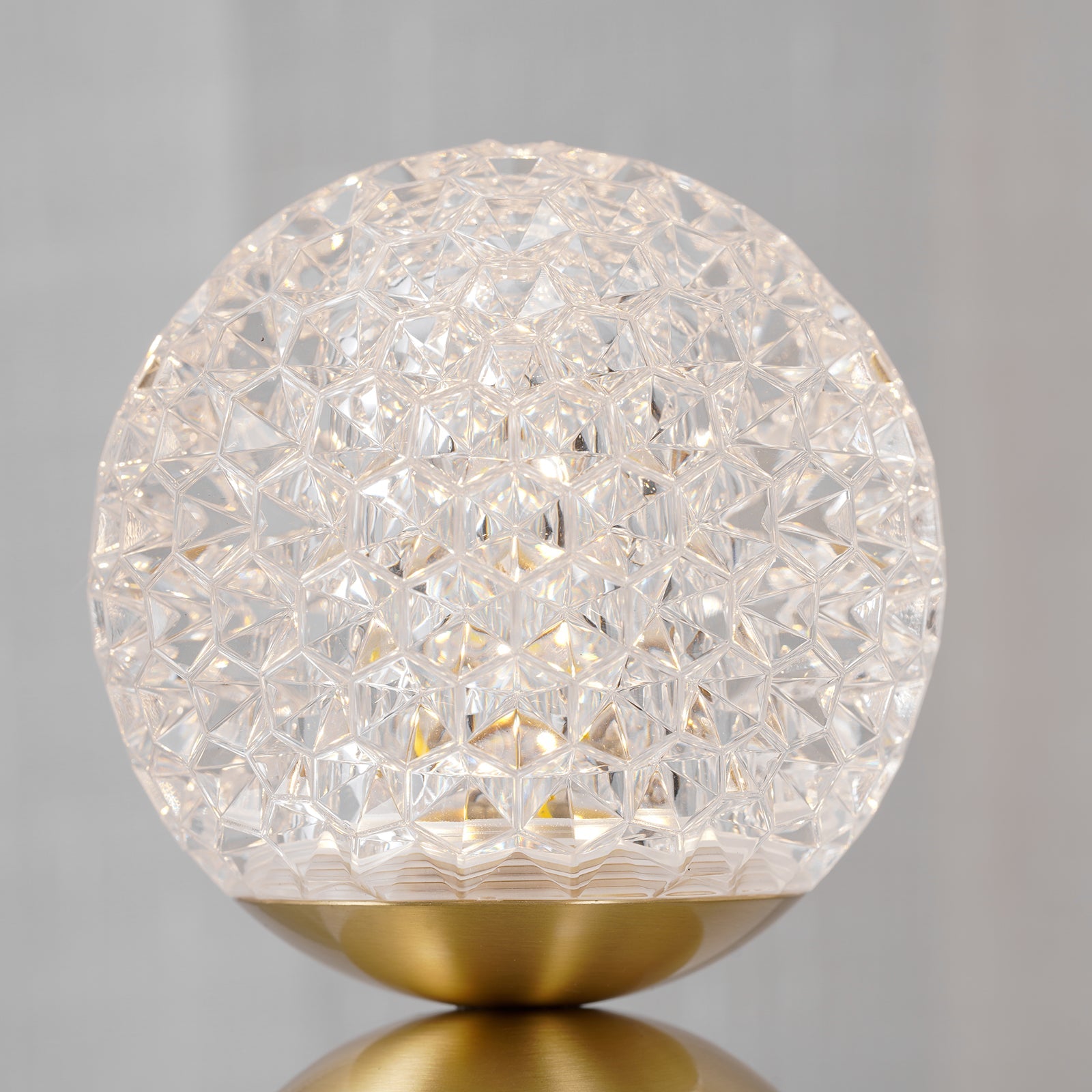 WOW Atlas Built-in Battery Table Lamp