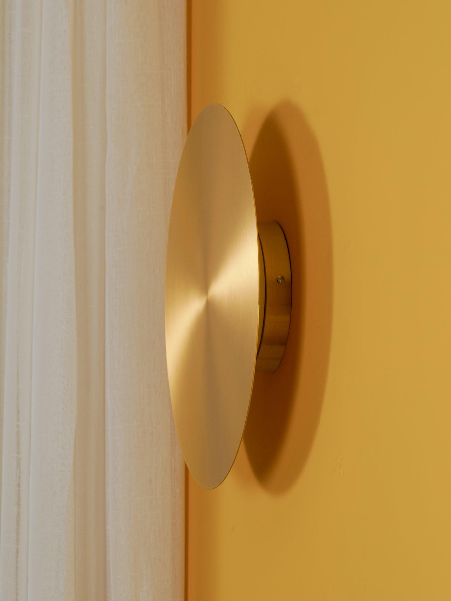 WOW Gossa Wall Lamp