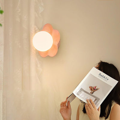 WOW La fleur Wall Lamp