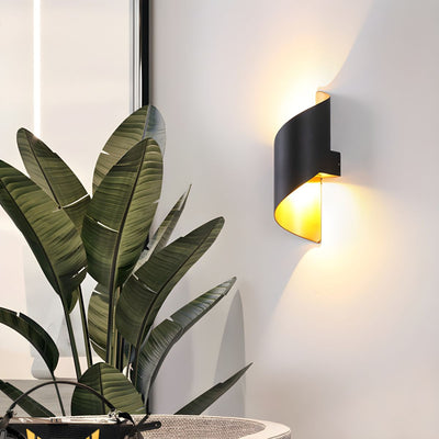 WOW Lila Wall Lamp