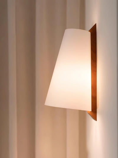 WOW Lupe Wall Lamp