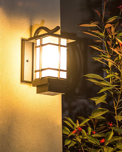 WOW Madison Lantern Outdoor Wall Lamp