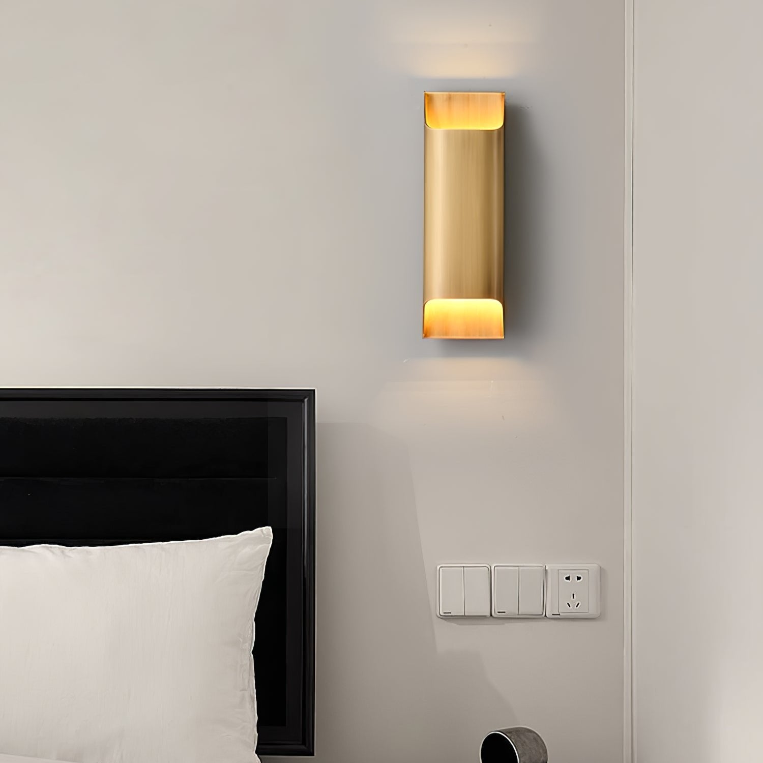 WOW Leclerc Brass Wall Lamp