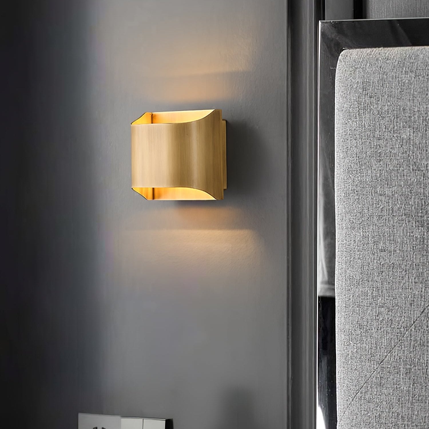 WOW Leclerc Brass Wall Lamp