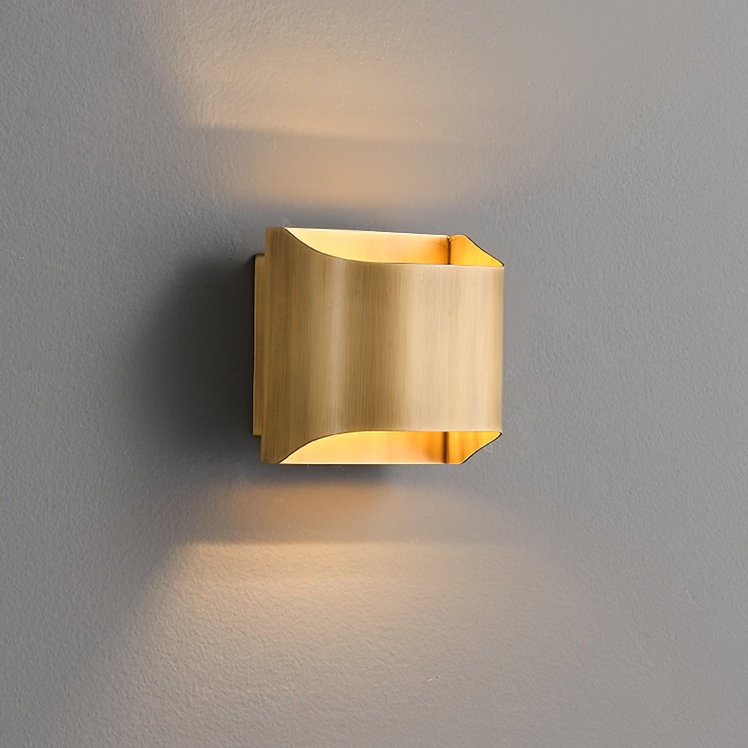 WOW Leclerc Brass Wall Lamp