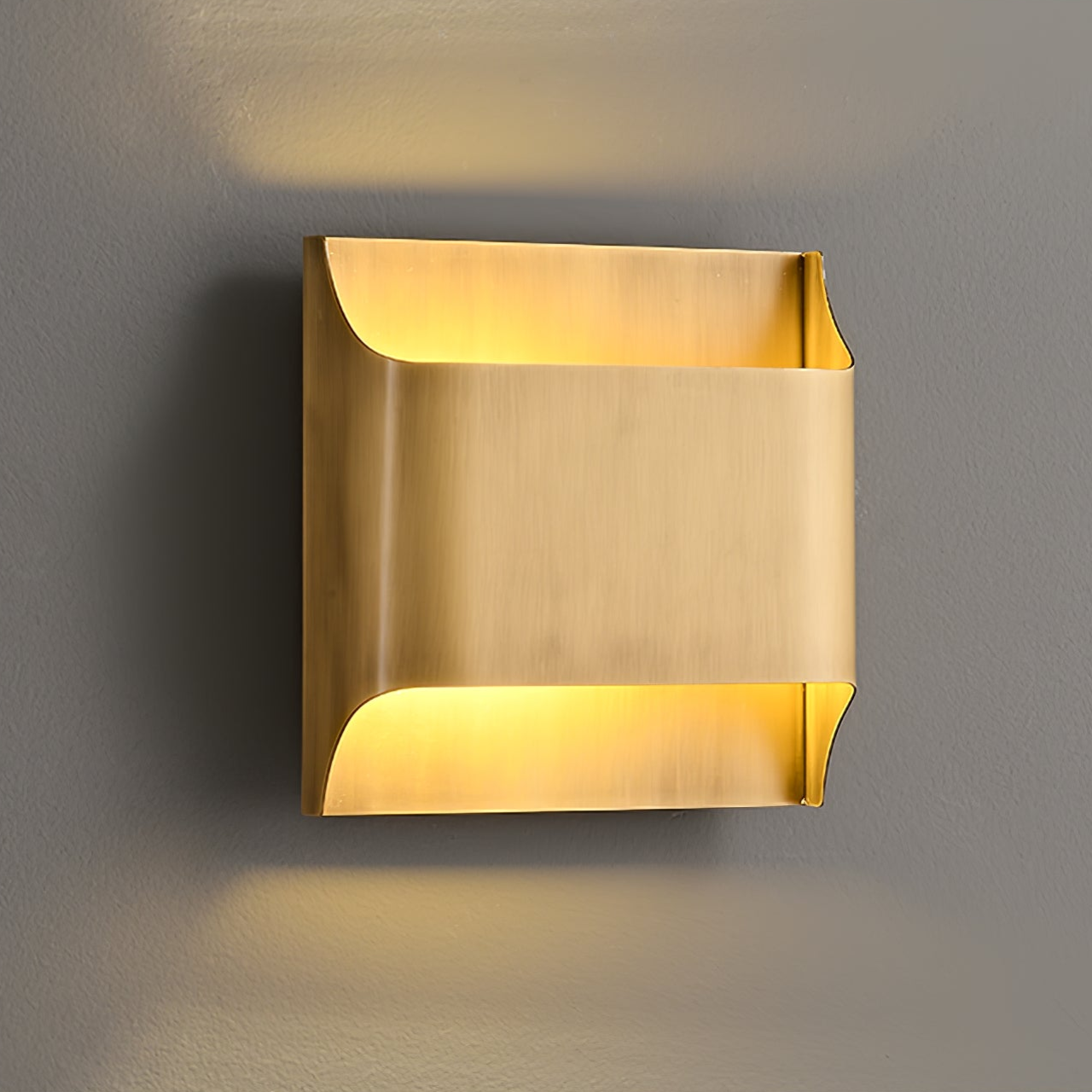 WOW Leclerc Brass Wall Lamp
