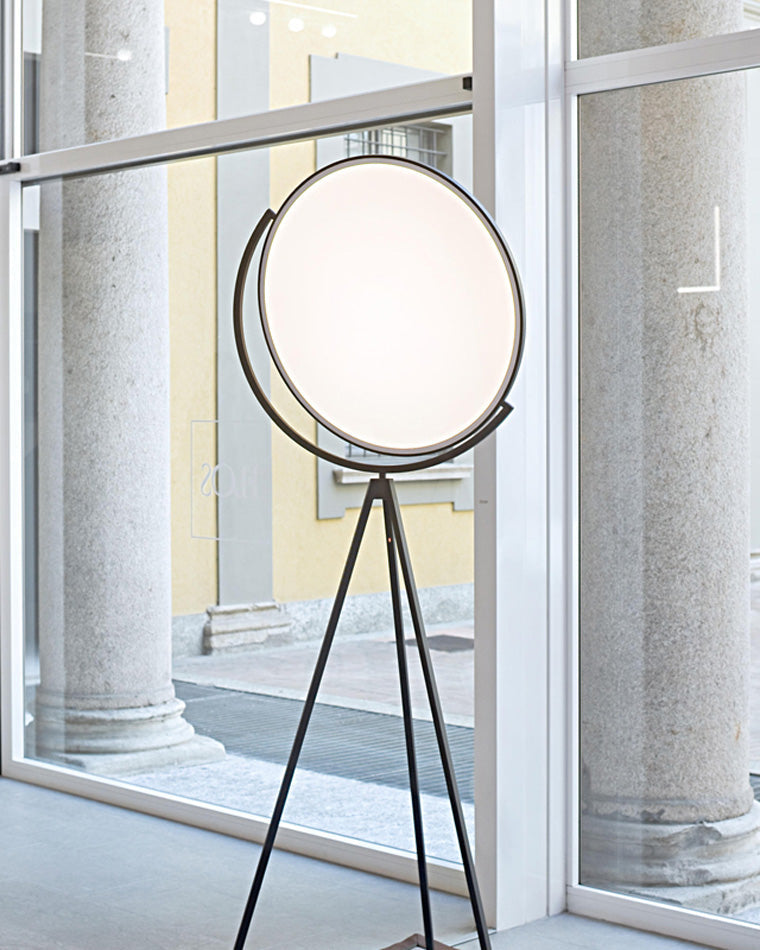 WOW Adjustable Tripod Floor Lamp-wow7027