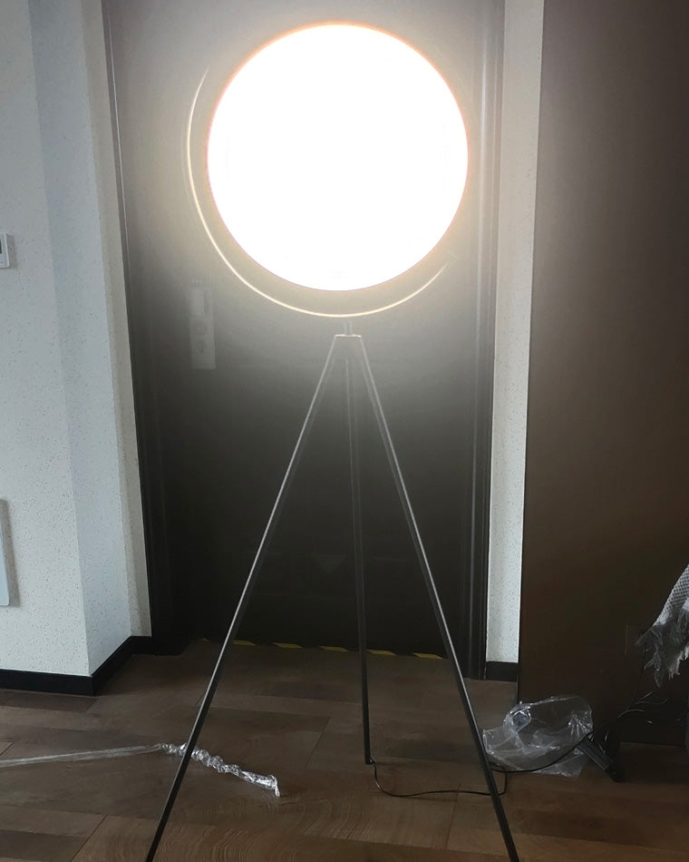 WOW Adjustable Tripod Floor Lamp-wow7027