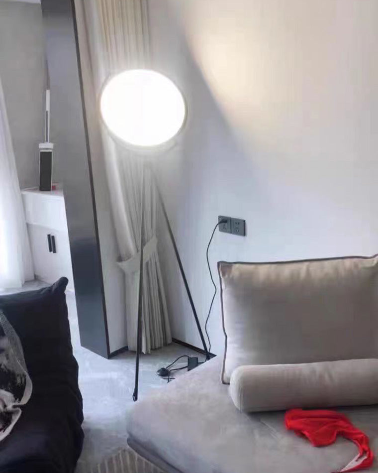 WOW Adjustable Tripod Floor Lamp-wow7027