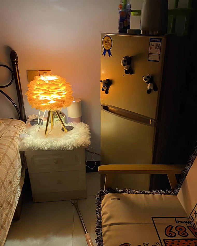 WOW Feather Tripod Table Lamp-wow8014