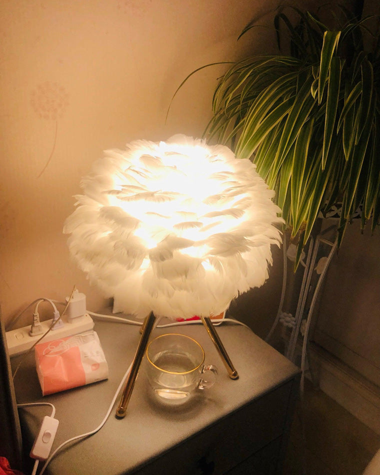 WOW Feather Tripod Table Lamp-wow8014