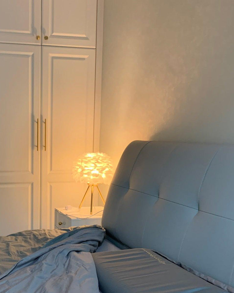 WOW Feather Tripod Table Lamp-wow8014