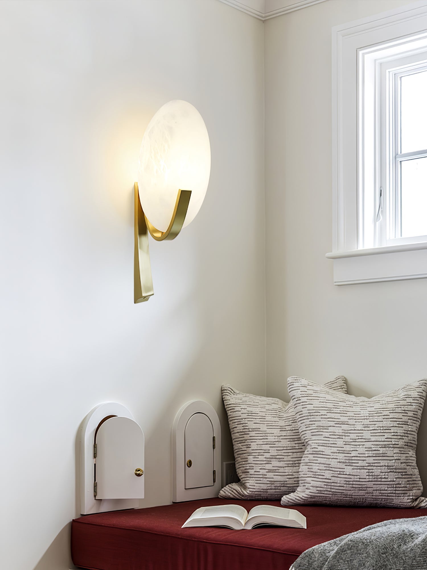 WOW Alice Alabaster Plug-in Wall Lamp