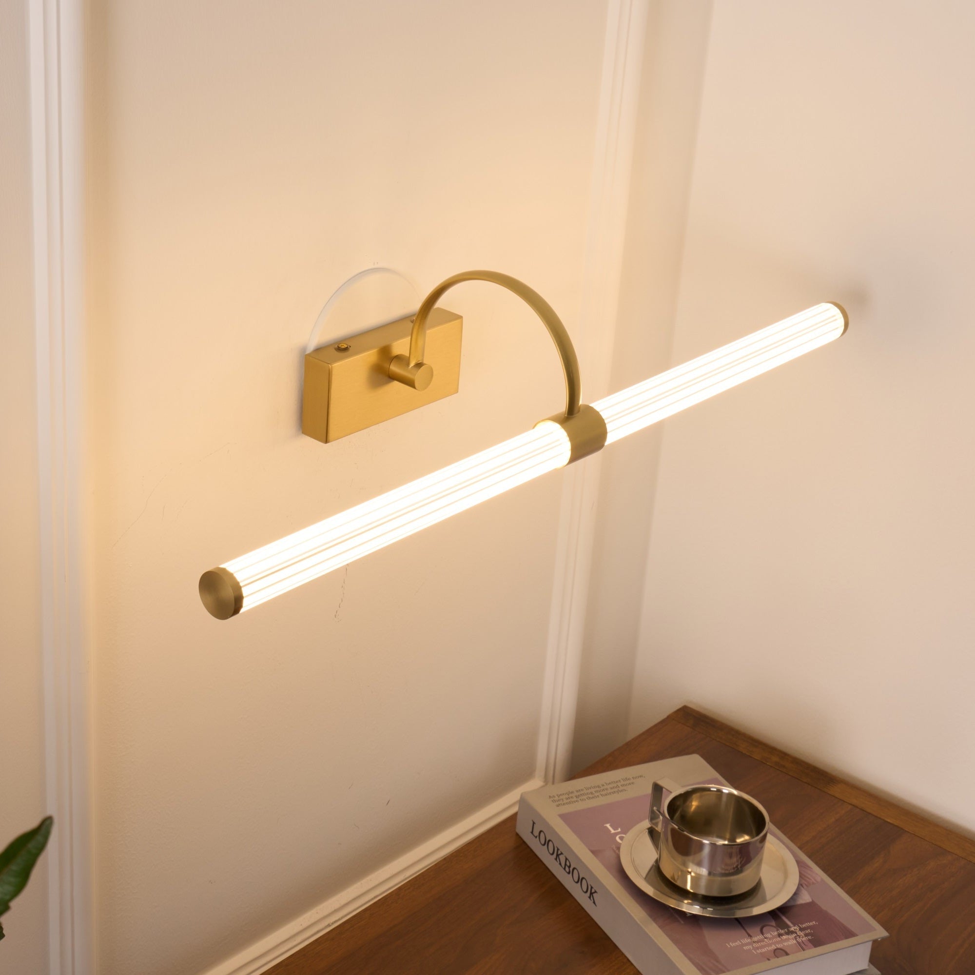 WOW Avery Wall Light
