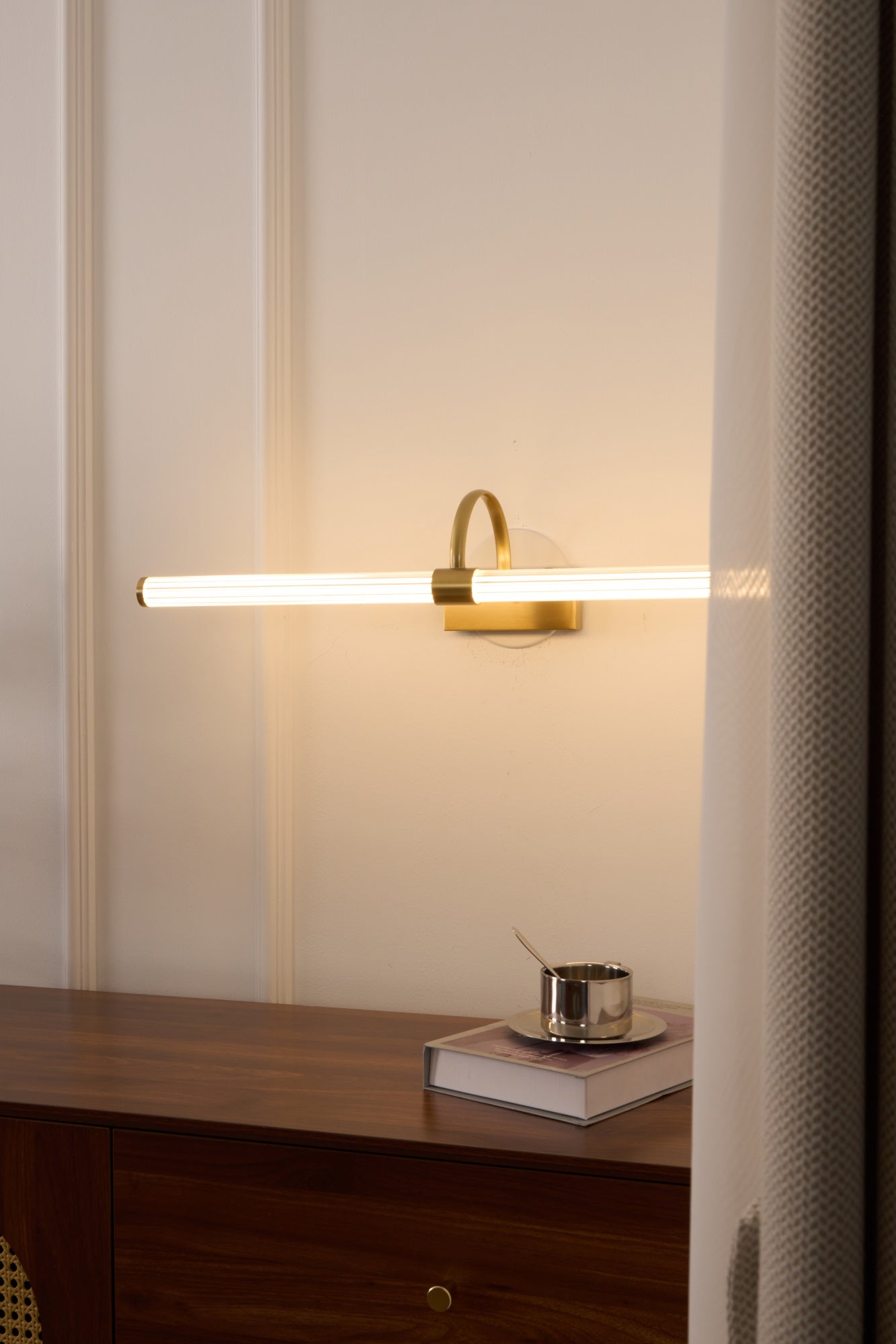 WOW Avery Wall Light