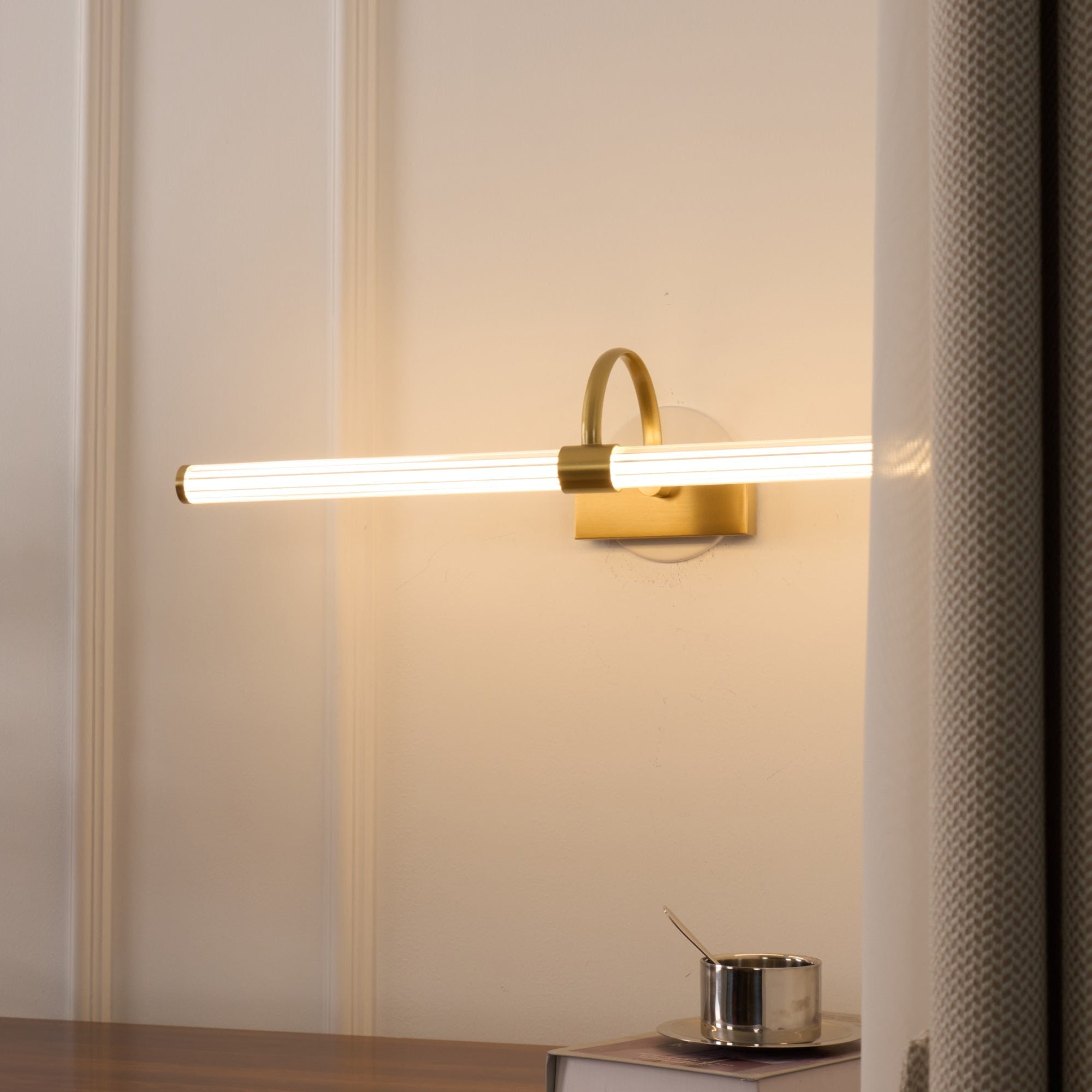 WOW Avery Wall Light