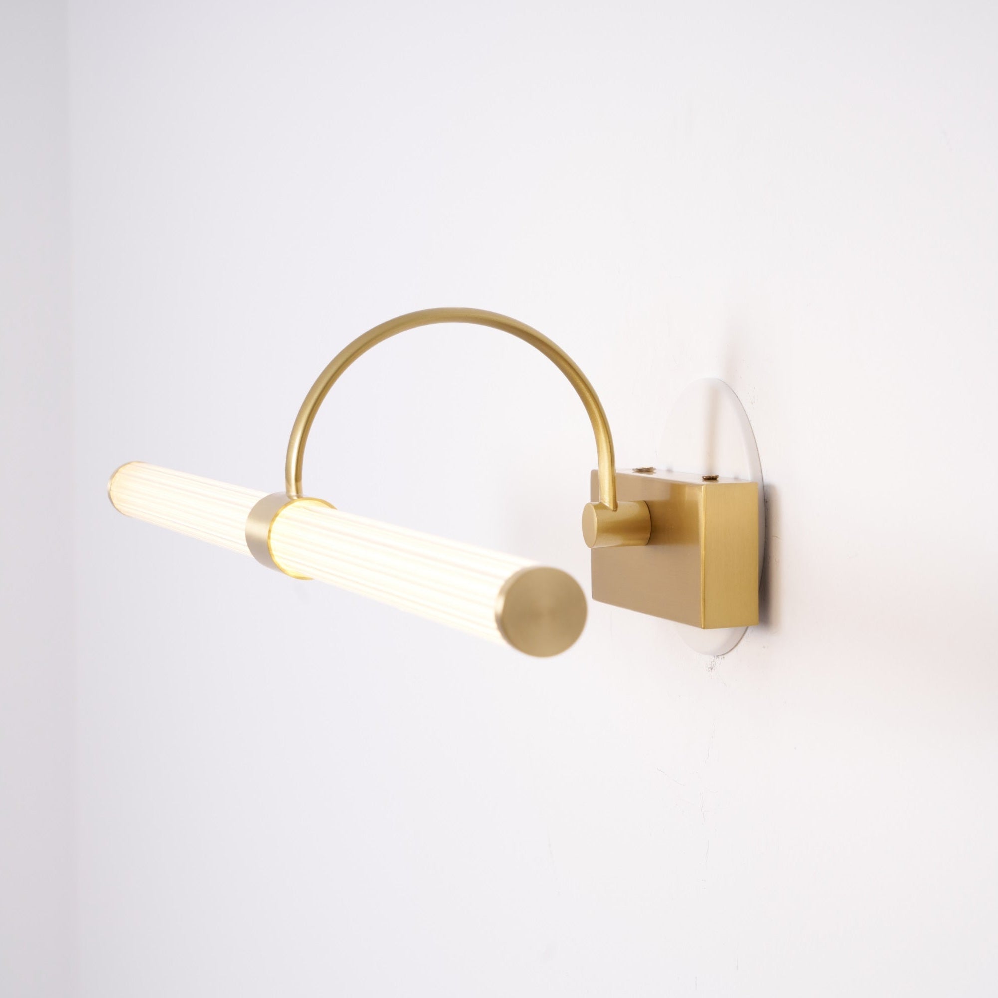 WOW Avery Wall Light