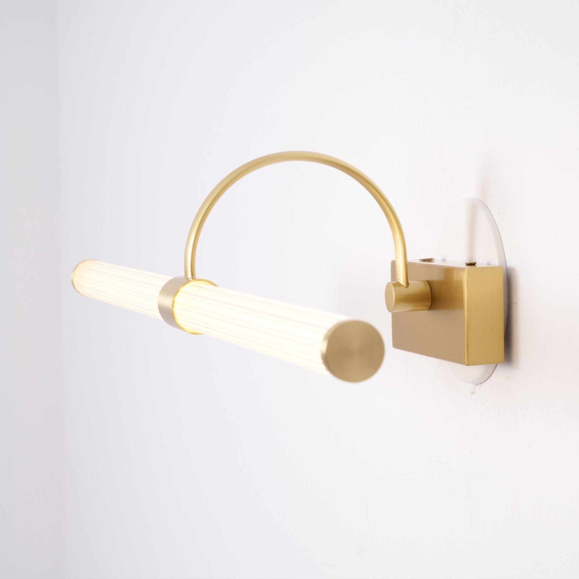 WOW Avery Wall Light