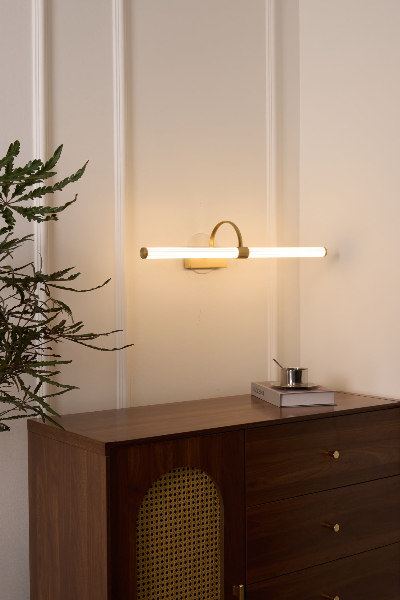 WOW Avery Wall Light
