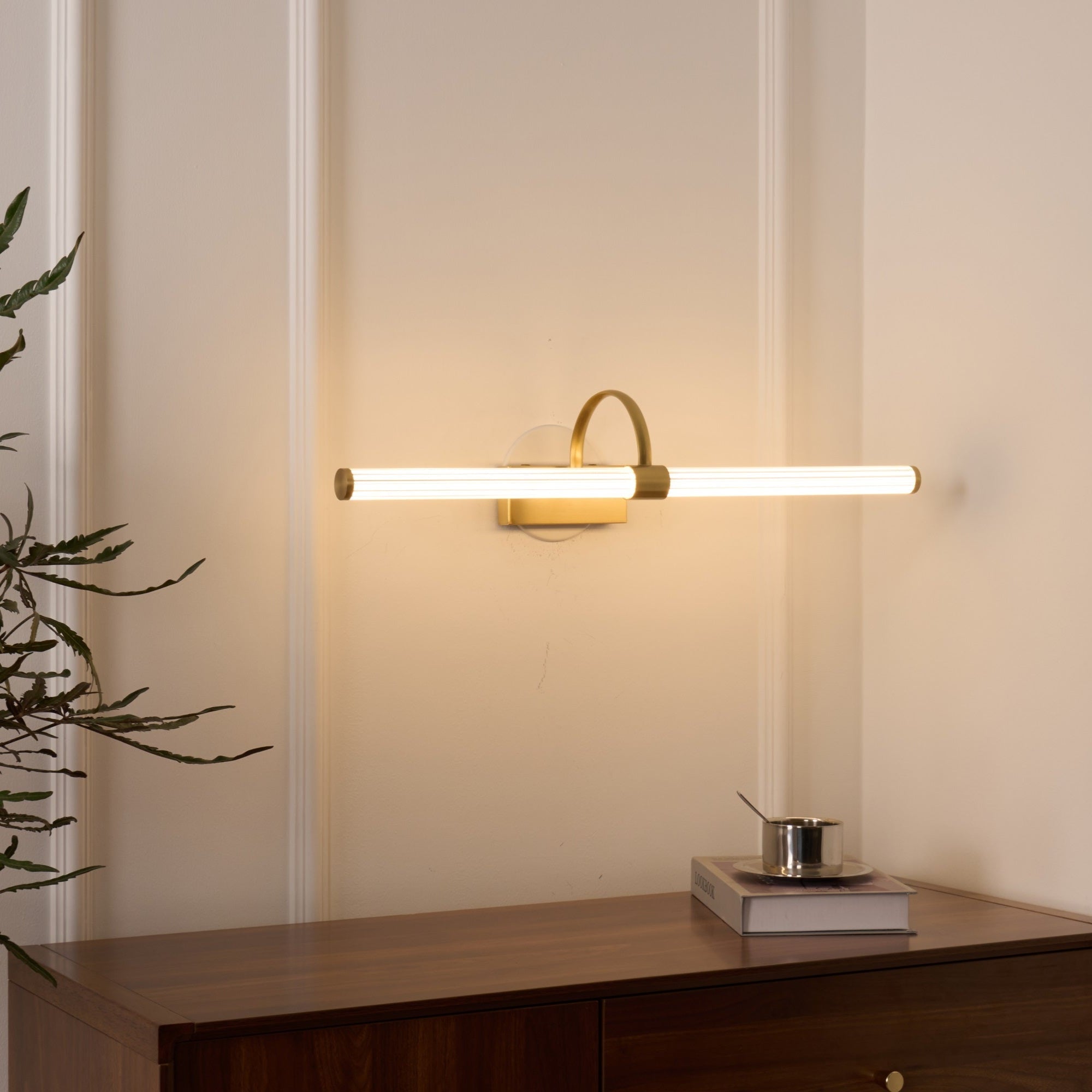 WOW Avery Wall Light