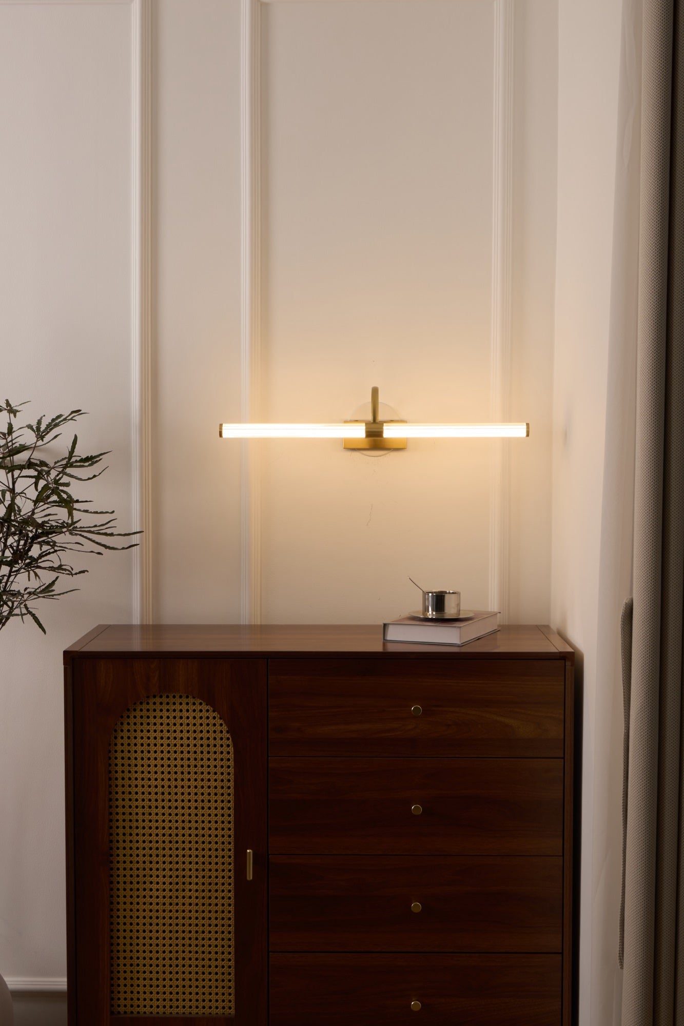 WOW Avery Wall Light