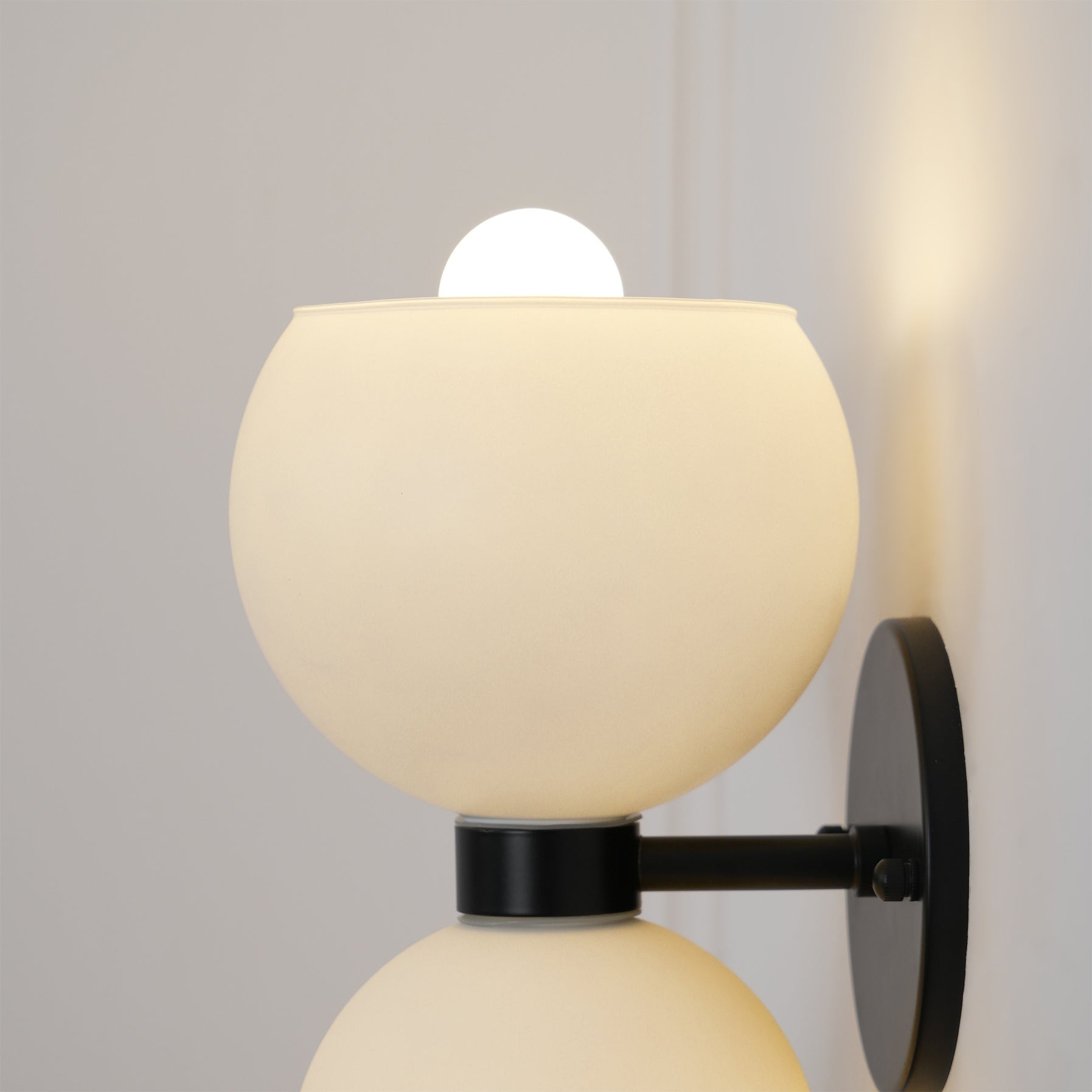 WOW Round Pearl Sconce