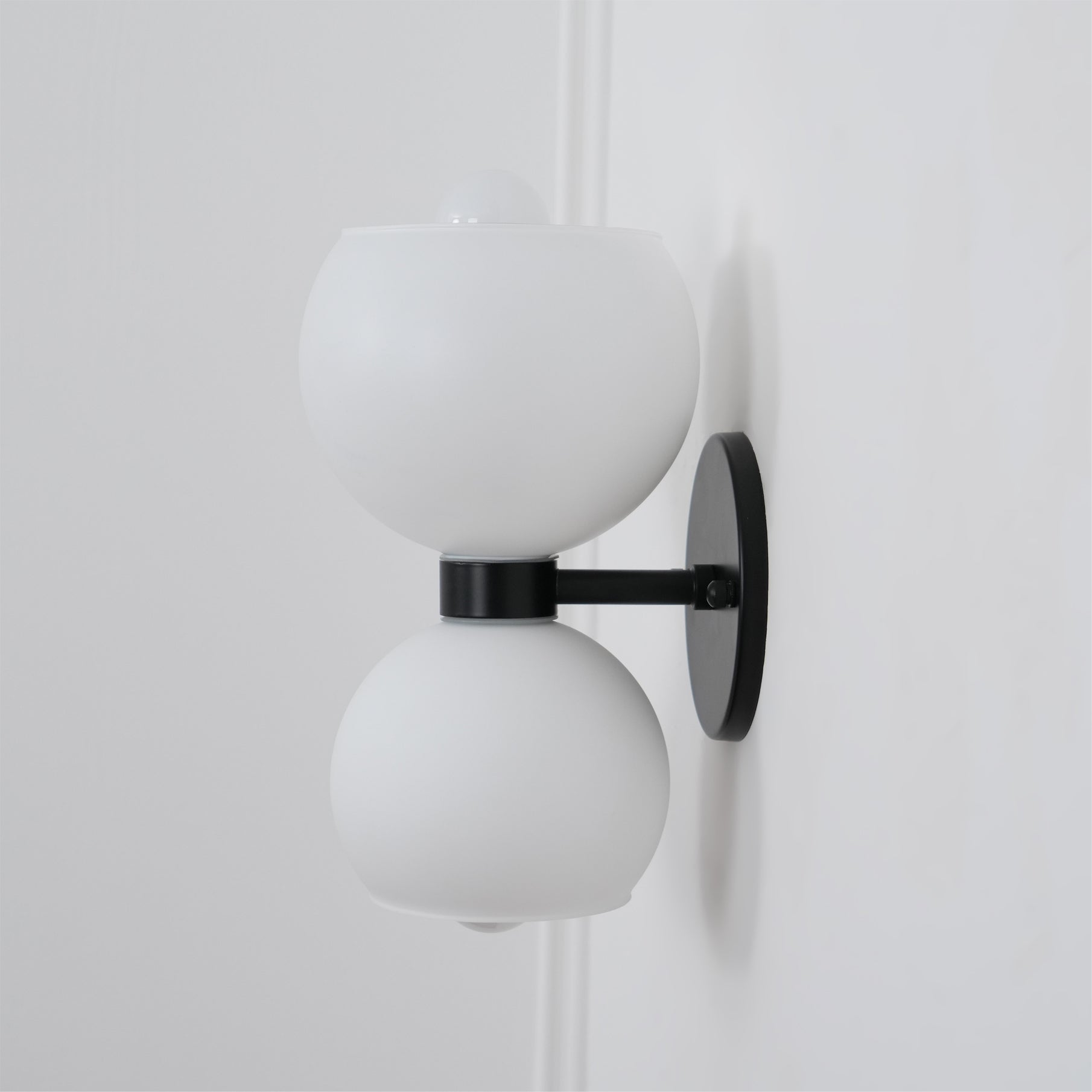WOW Round Pearl Sconce