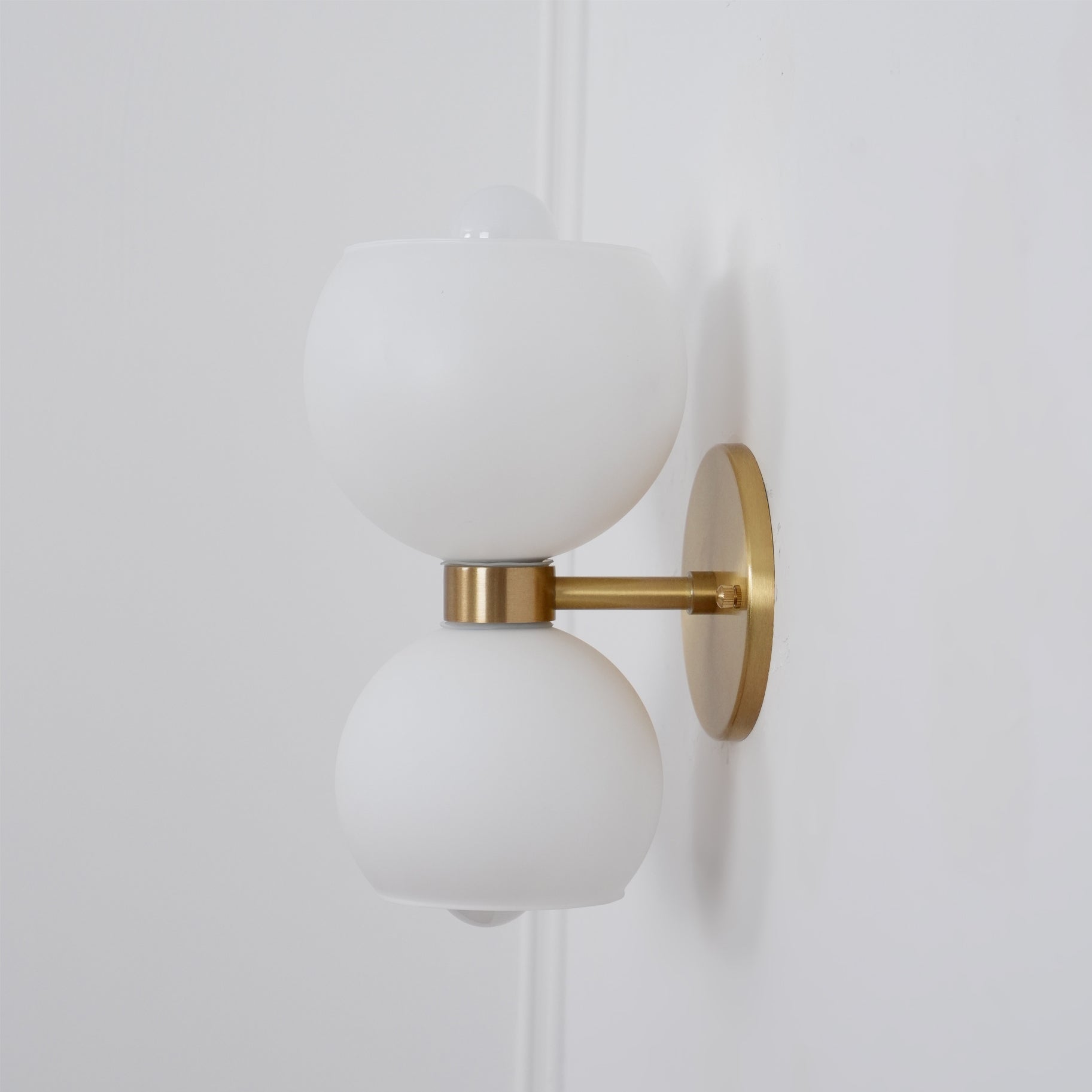 WOW Round Pearl Sconce