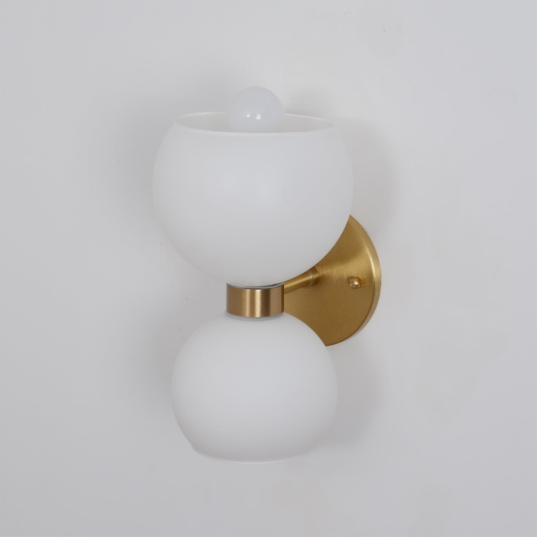 WOW Round Pearl Sconce