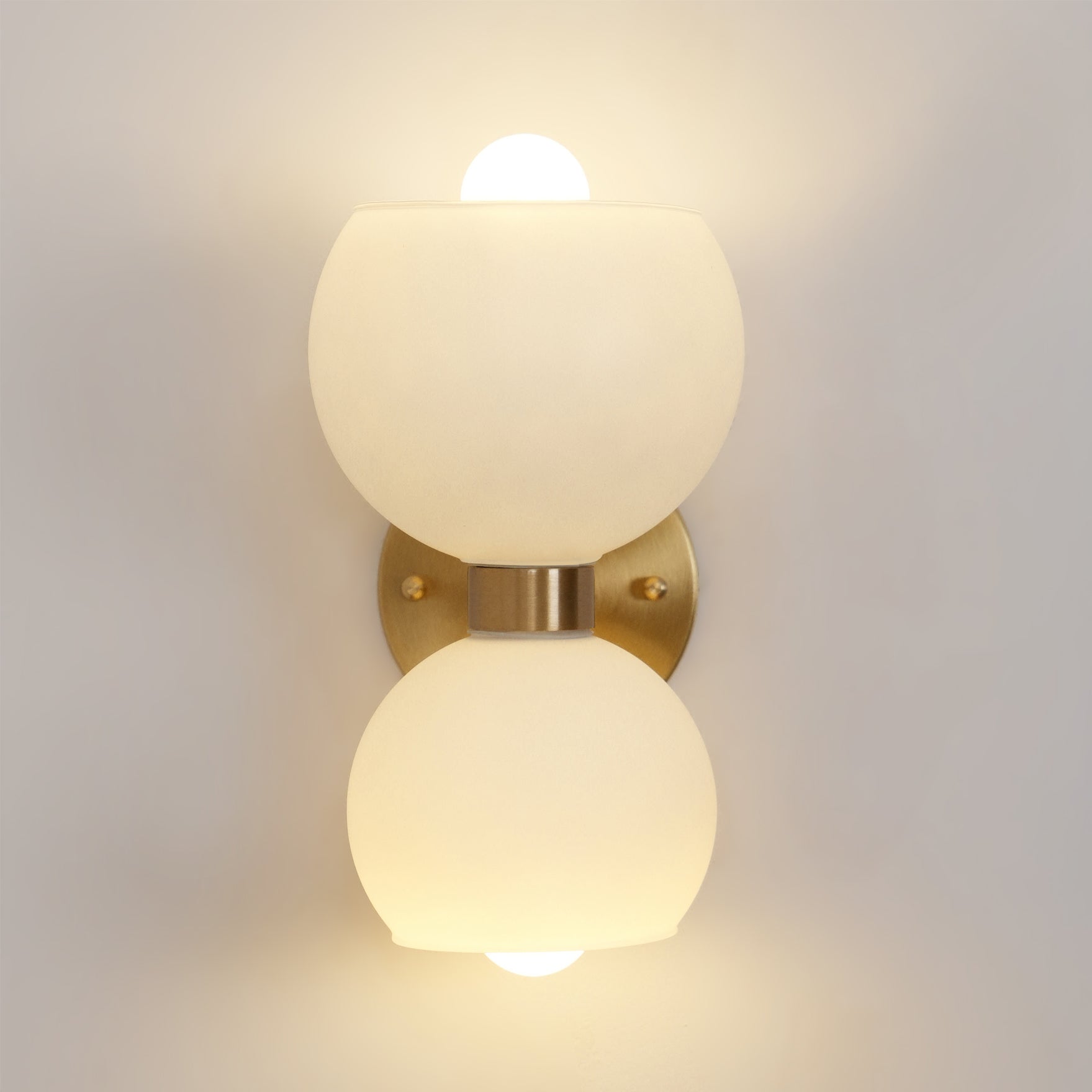 WOW Round Pearl Sconce
