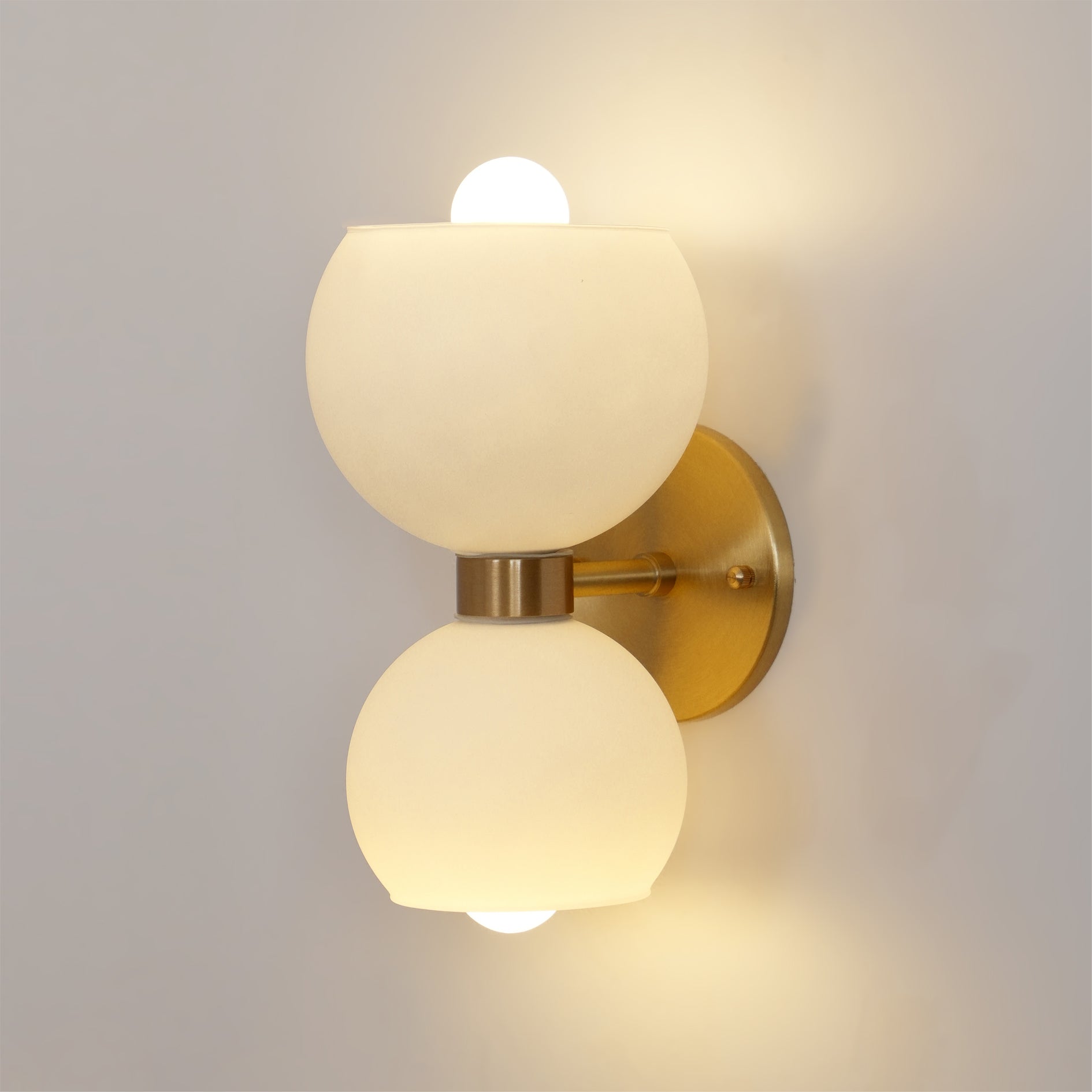 WOW Round Pearl Sconce