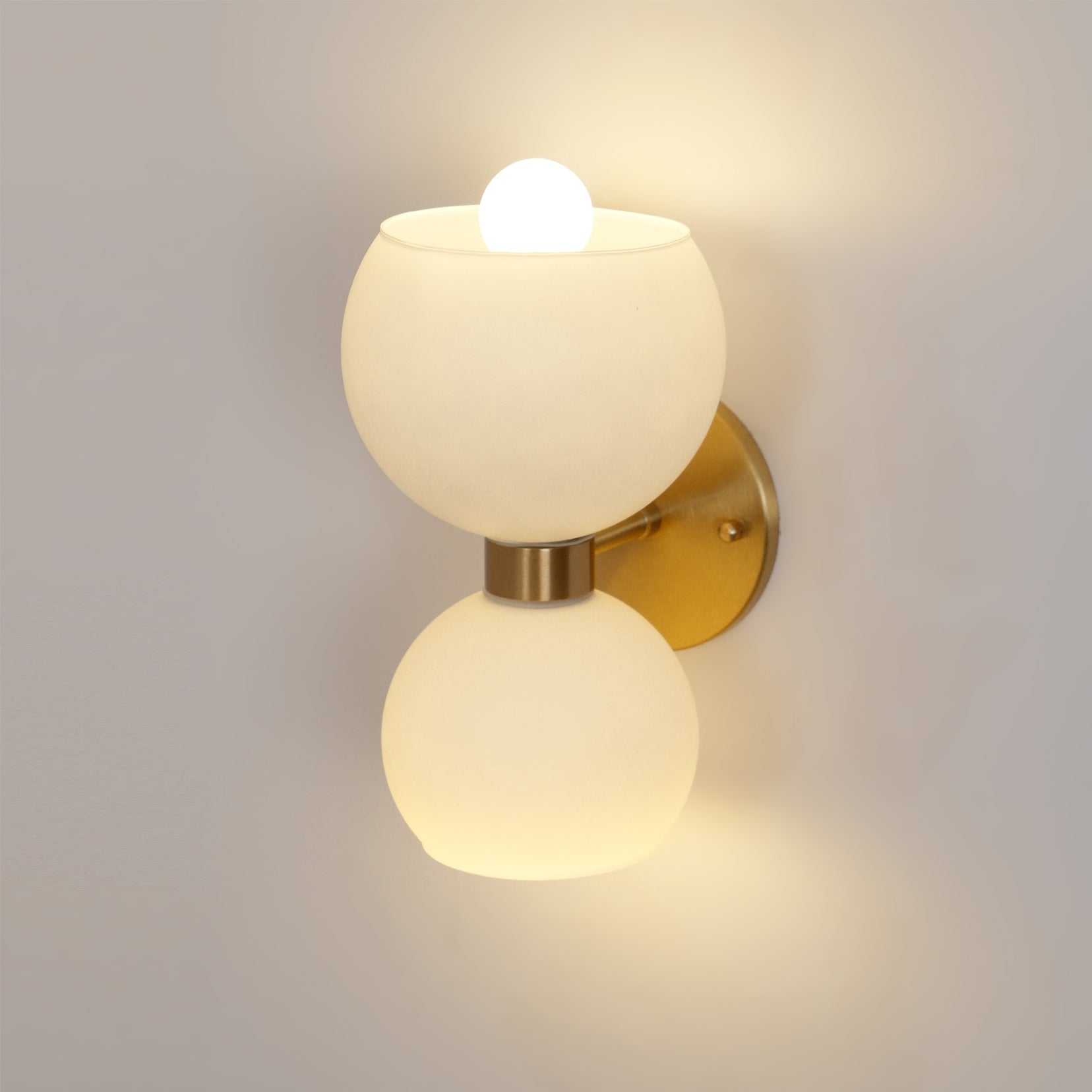 WOW Round Pearl Sconce