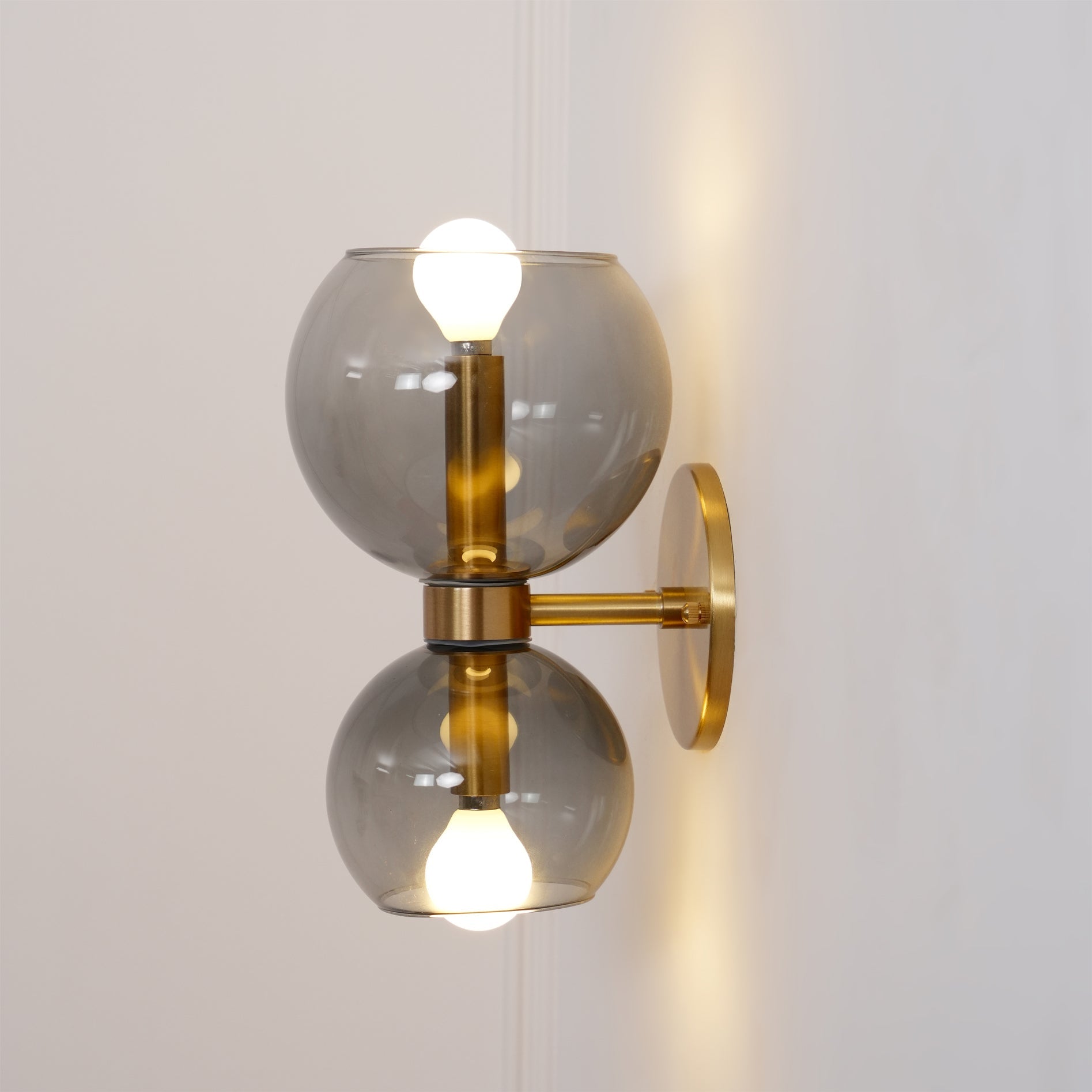 WOW Round Pearl Sconce