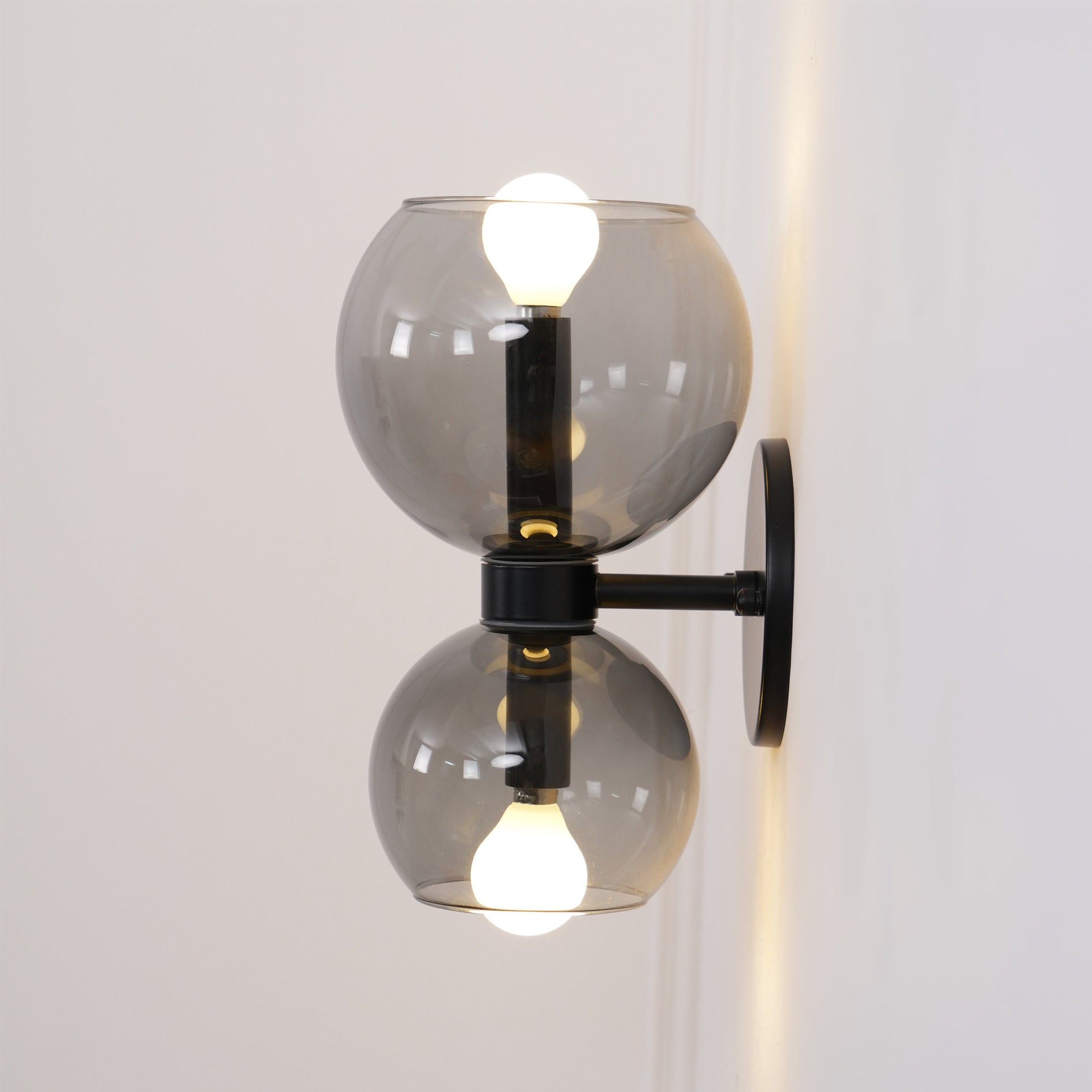 WOW Round Pearl Sconce