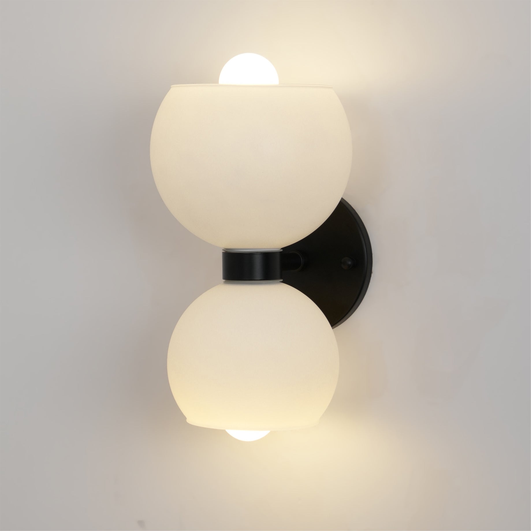 WOW Round Pearl Sconce