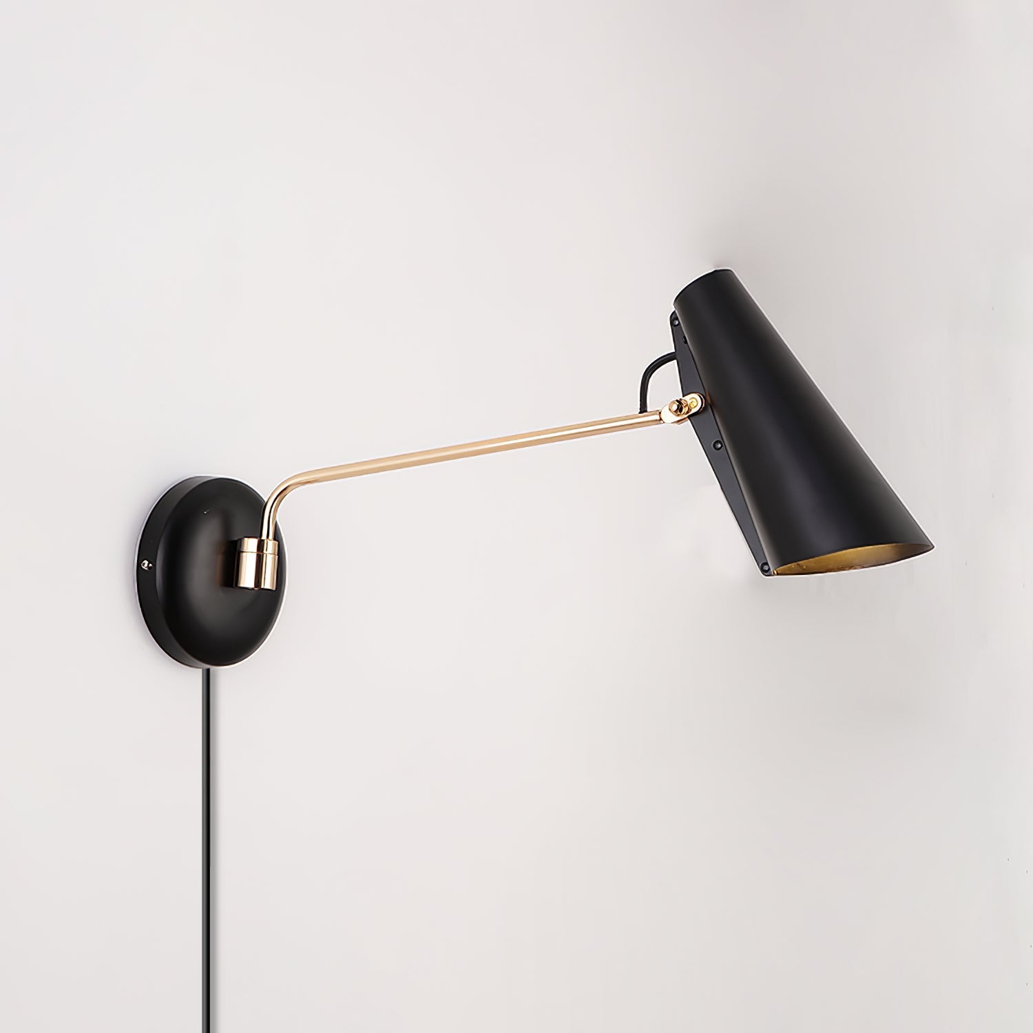 WOW Birdy Plug-in Wall Lamp