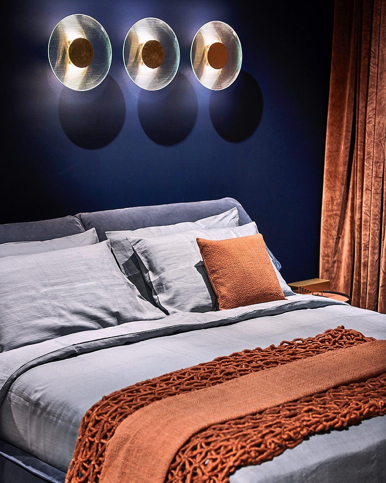 WOW Button Wall Lamp