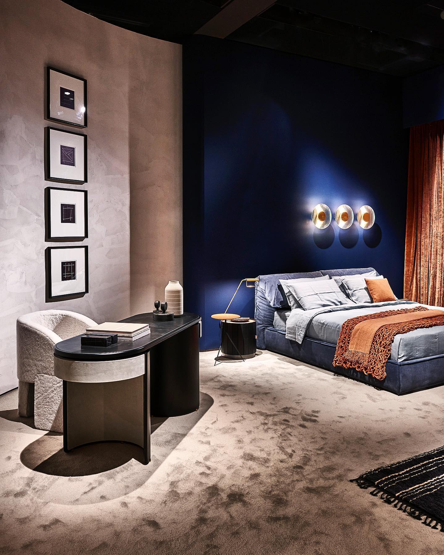 WOW Button Wall Lamp