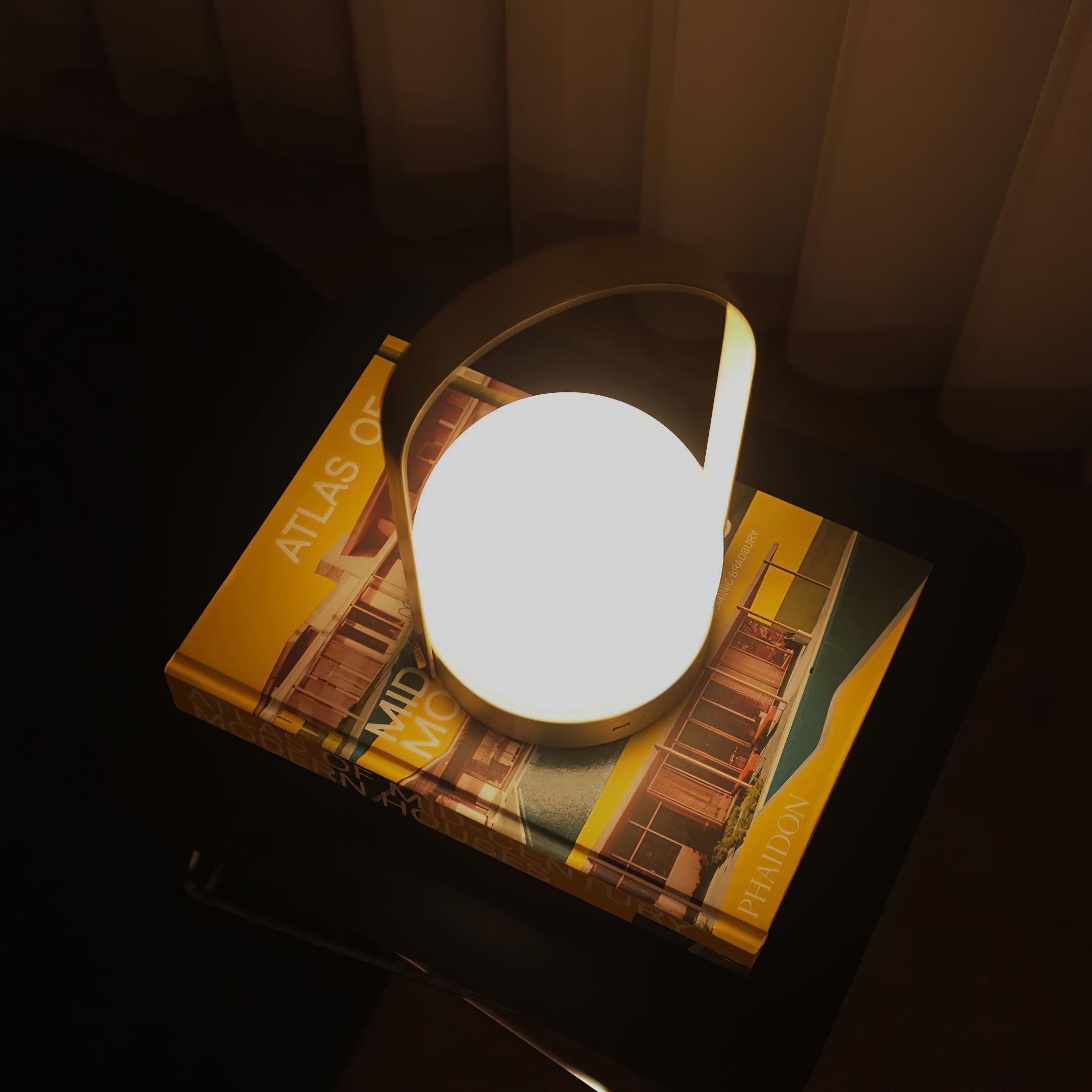 WOW Carrie Built-in Battery Table Lamp