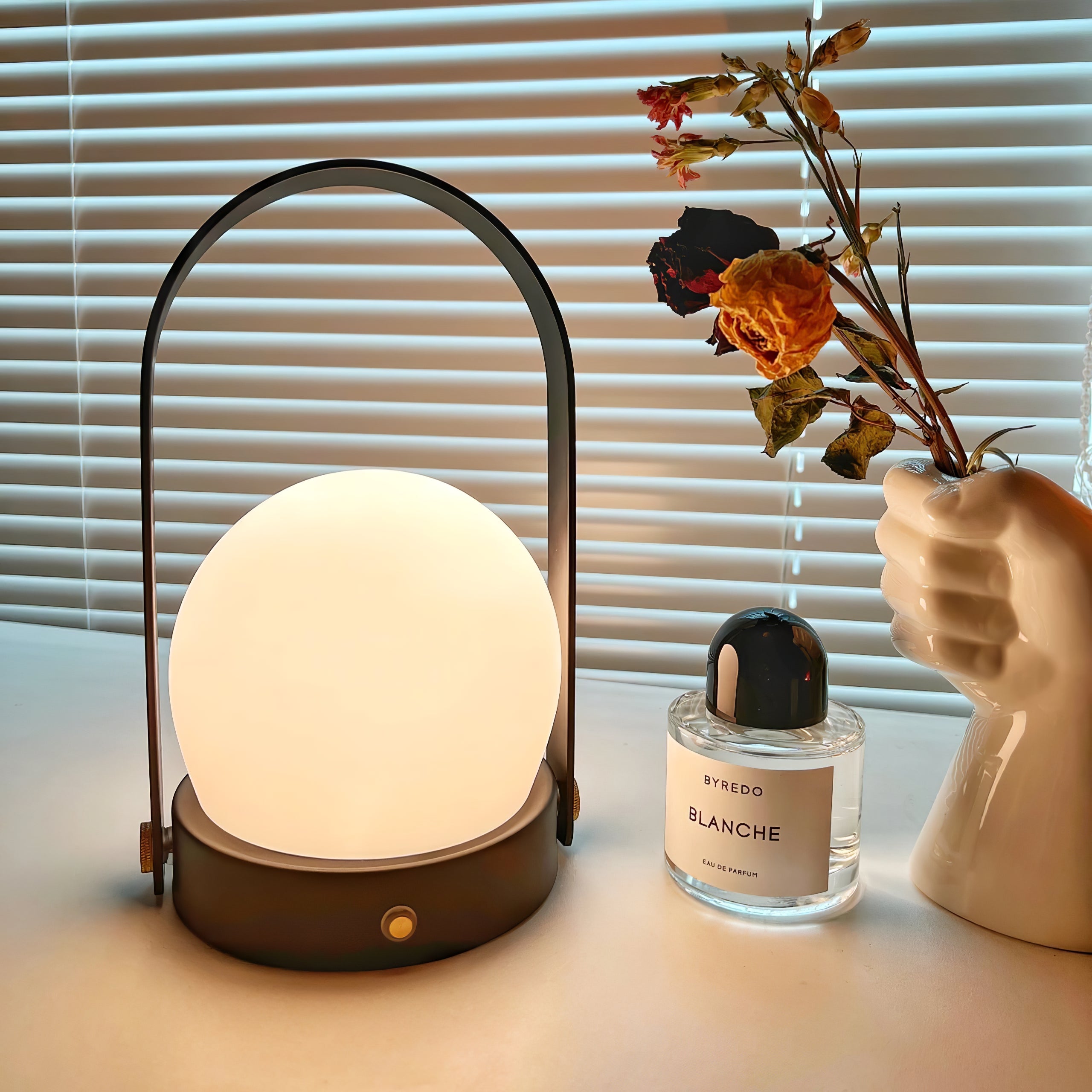 WOW Carrie Built-in Battery Table Lamp