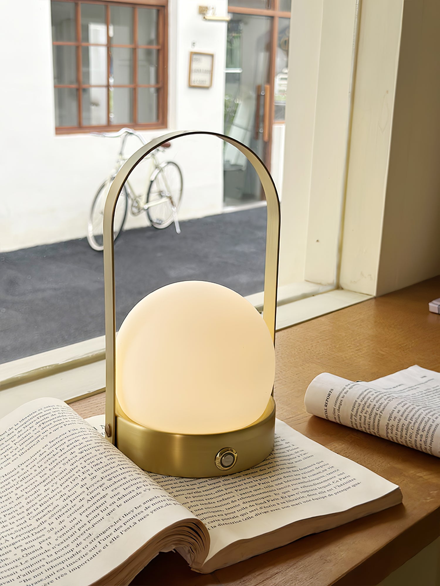 WOW Carrie Built-in Battery Table Lamp