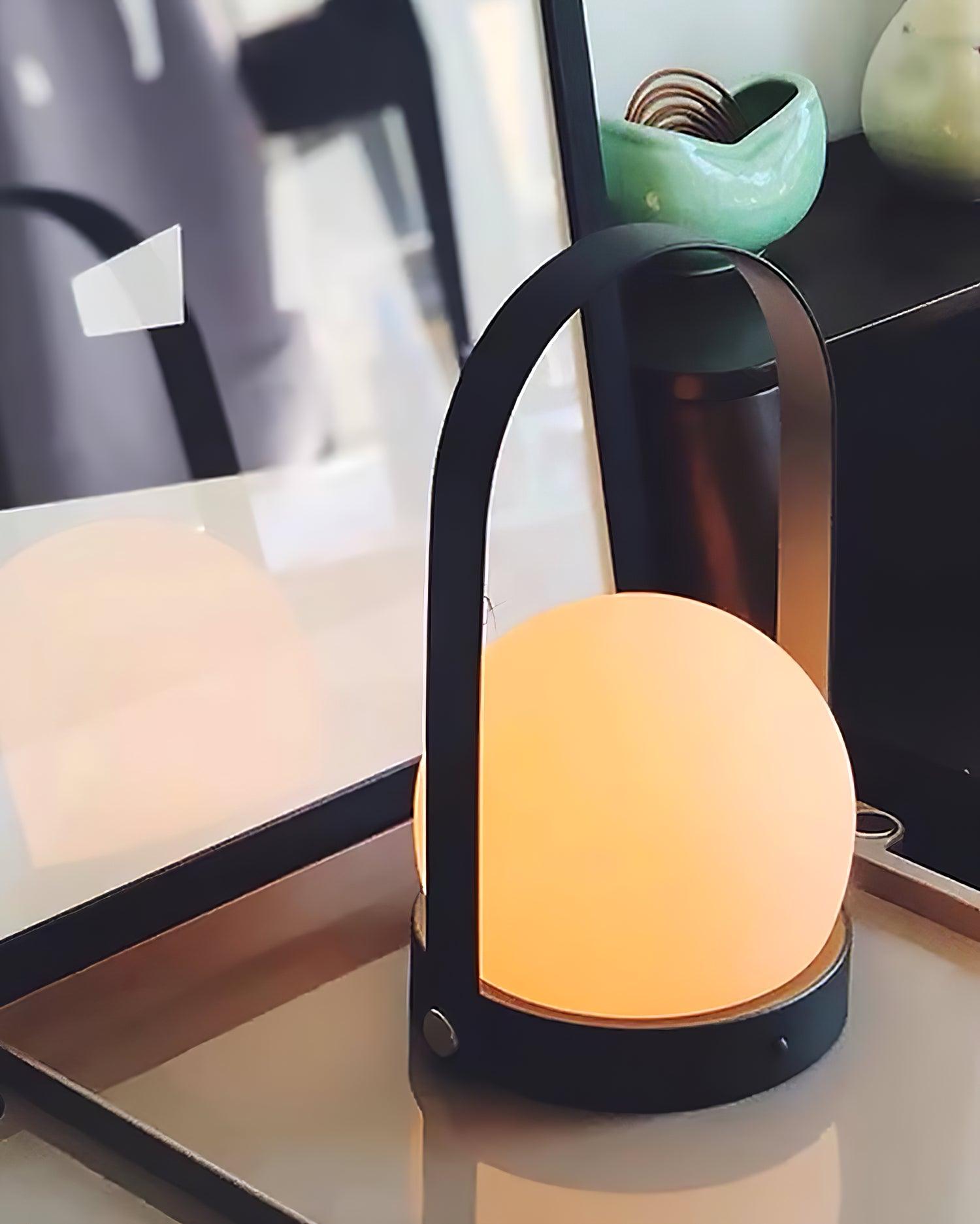 WOW Carrie Built-in Battery Table Lamp