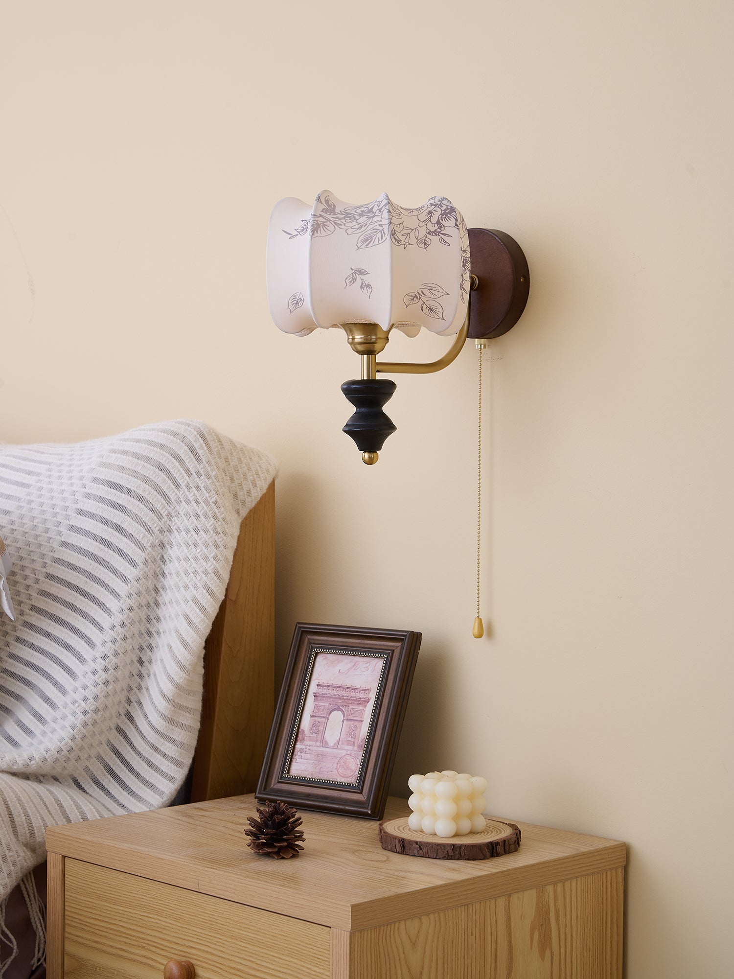 WOW Clarendon Wall Lamp