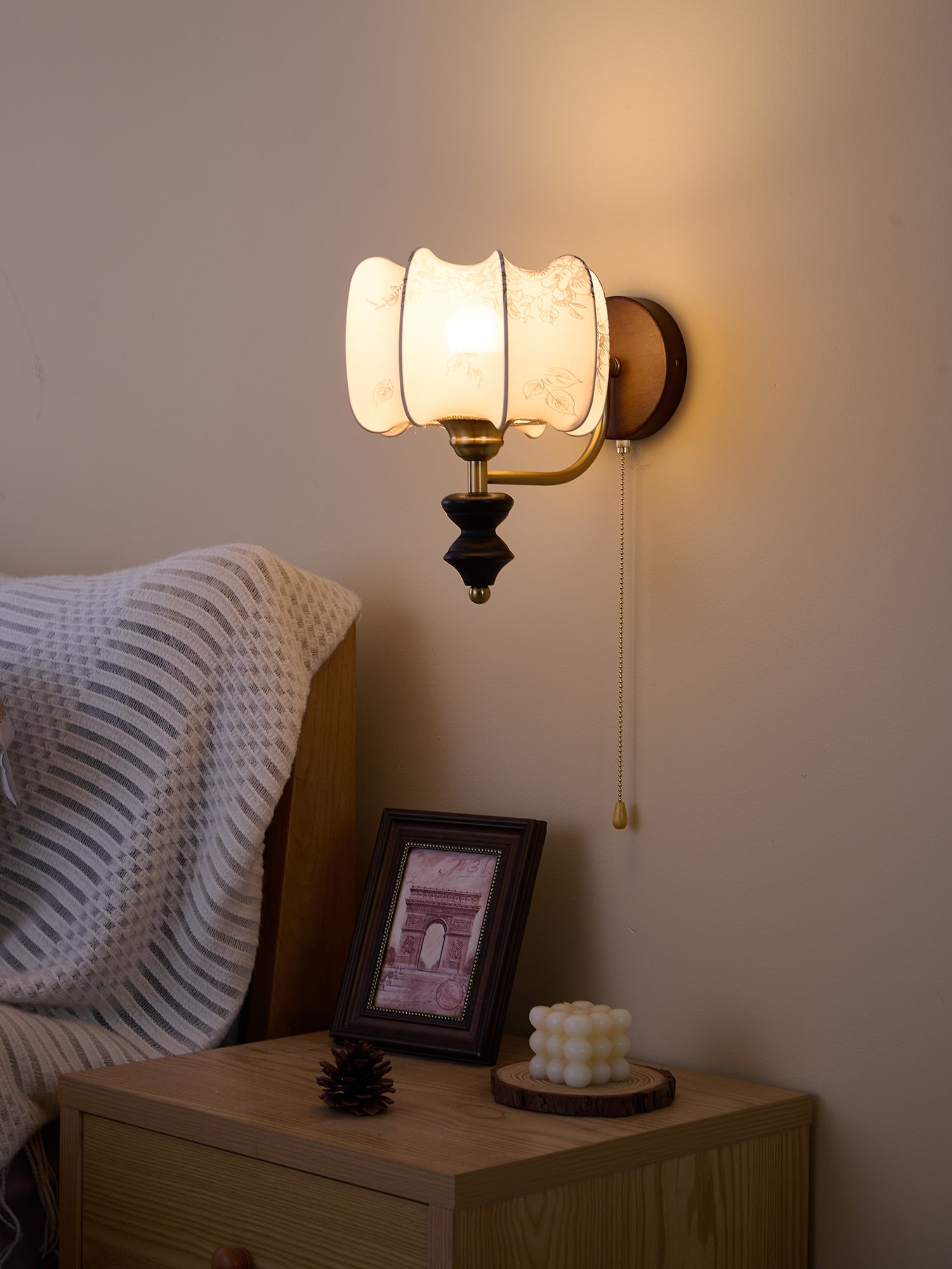 WOW Clarendon Wall Lamp
