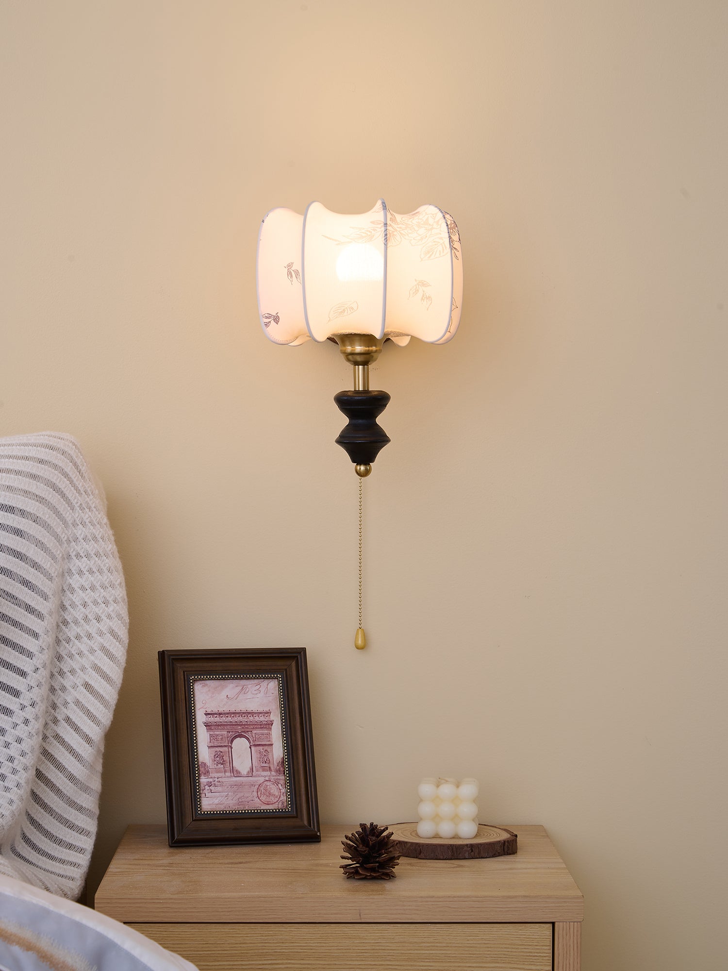 WOW Clarendon Wall Lamp