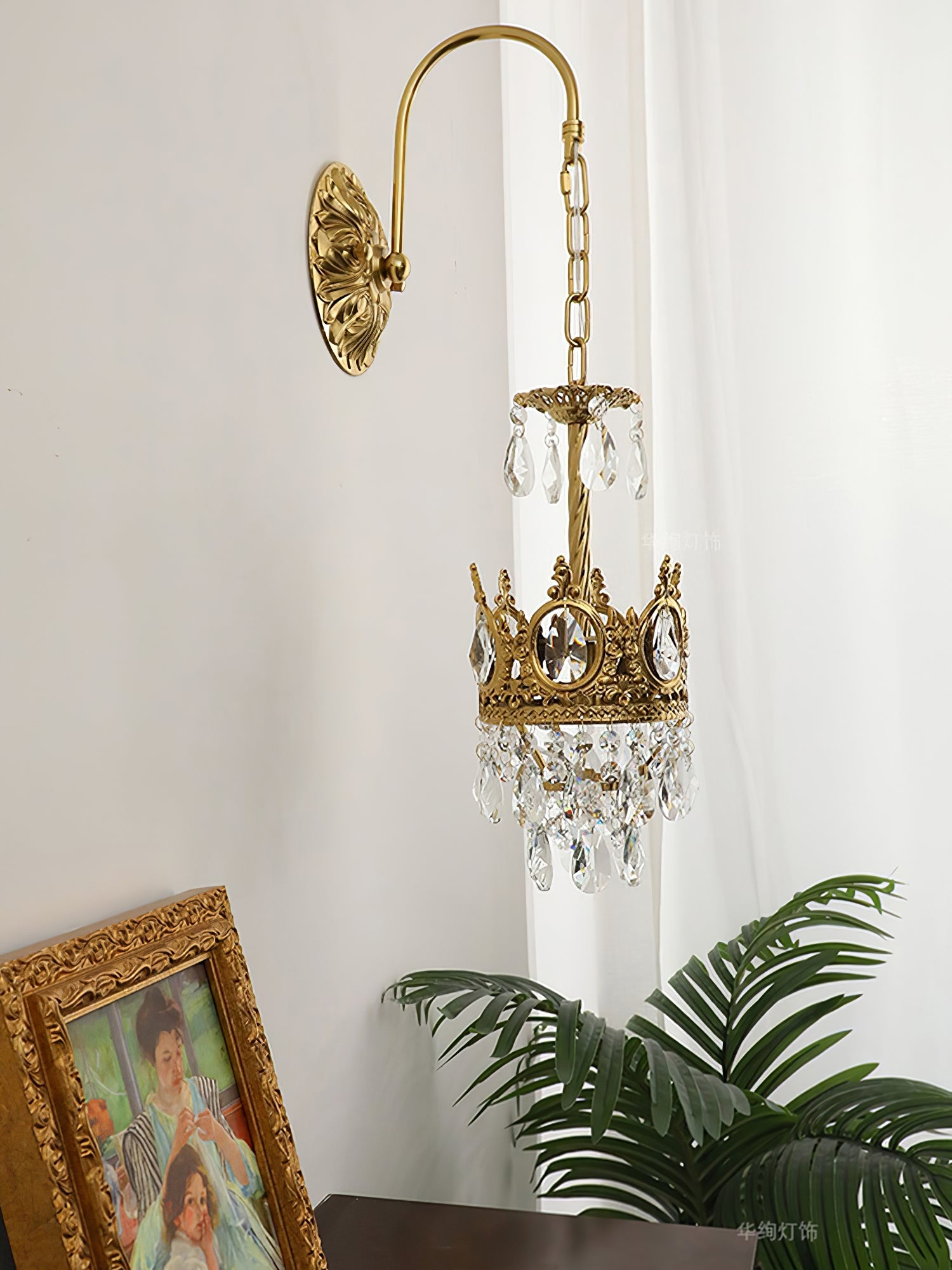 WOW Crystal Crown Wall Light
