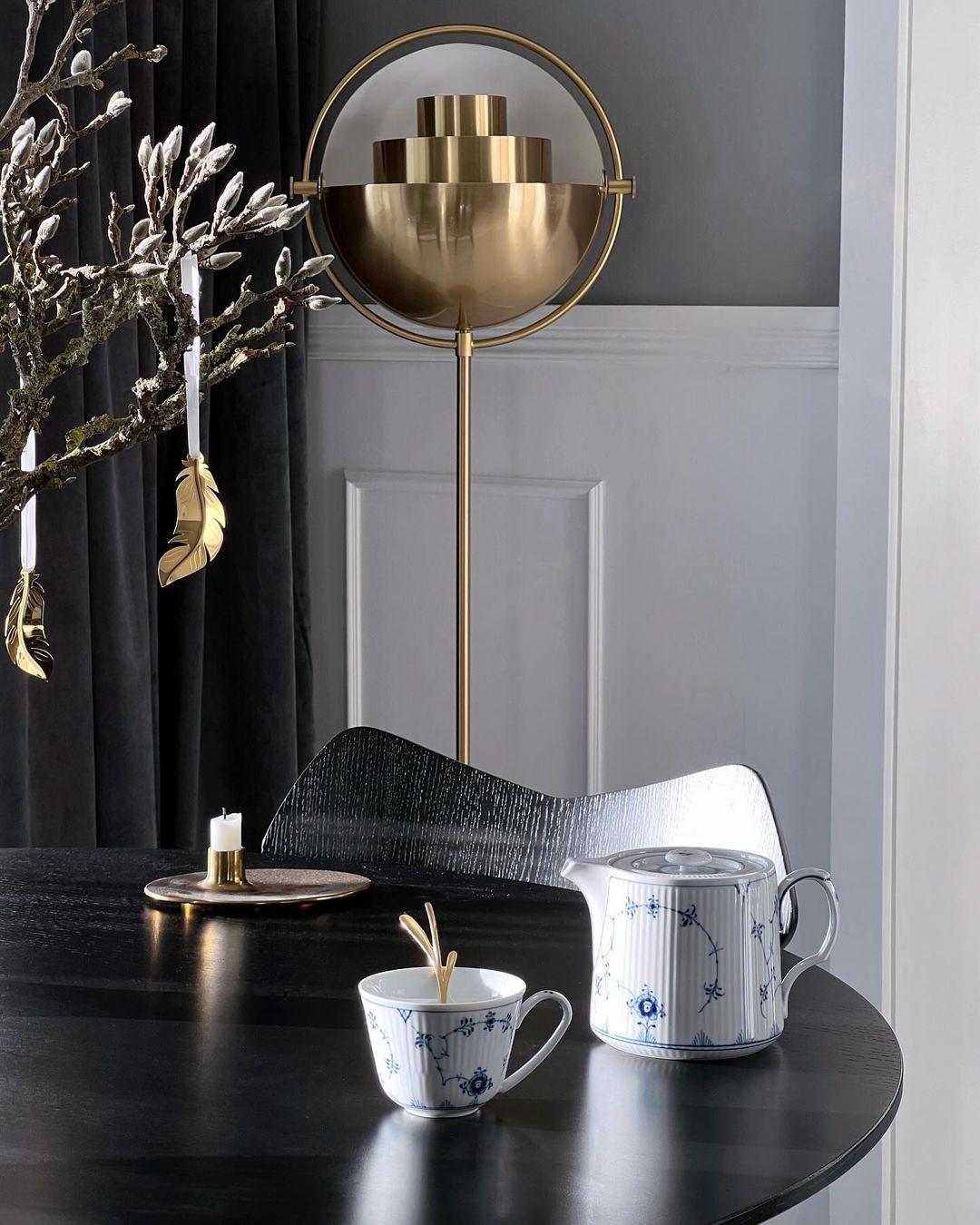 WOW Deformed Ball Floor Lamp