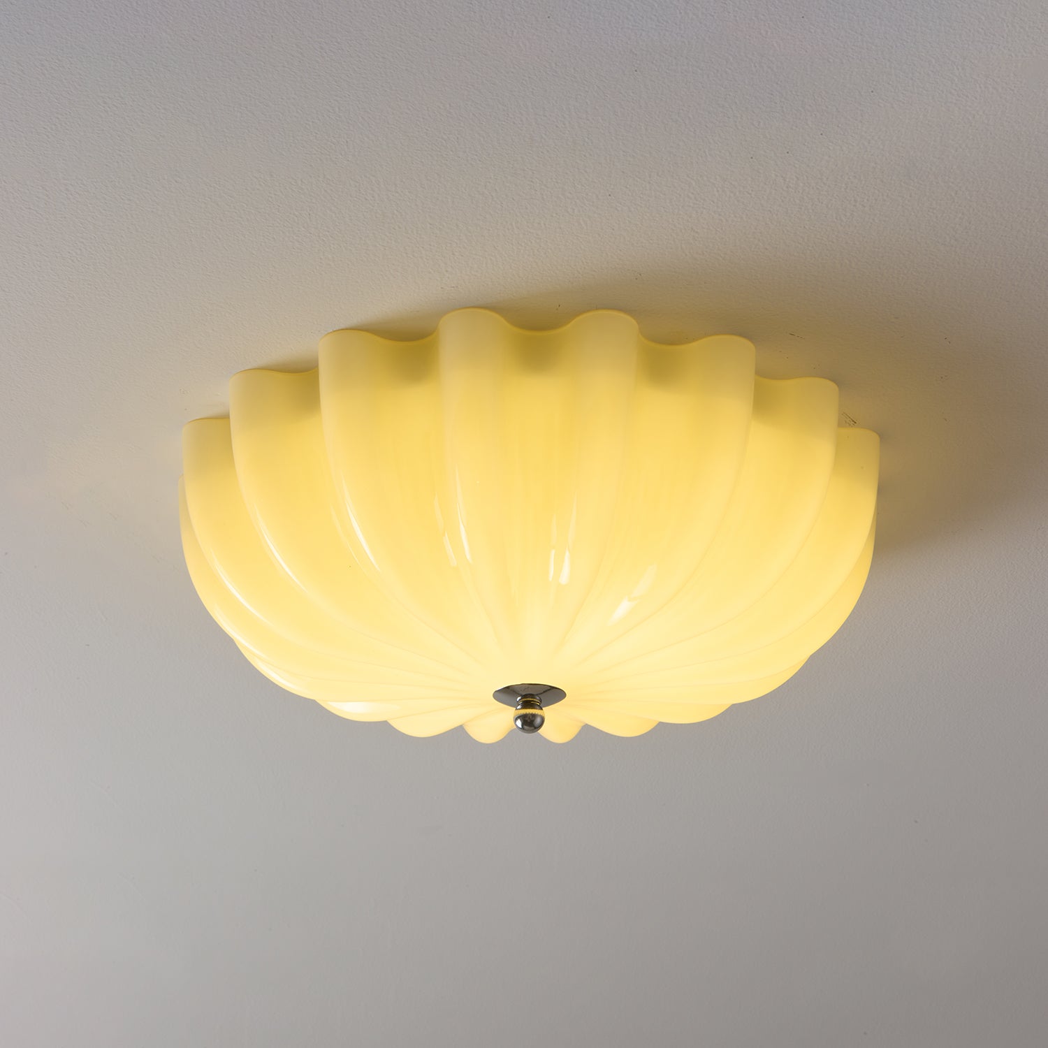 WOW Dewdrop Shell Ceiling Light
