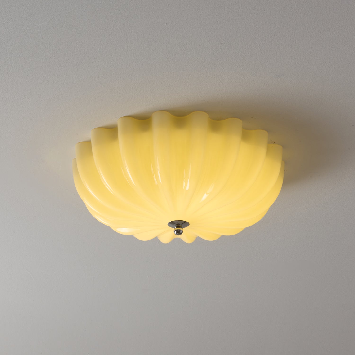 WOW Dewdrop Shell Ceiling Light