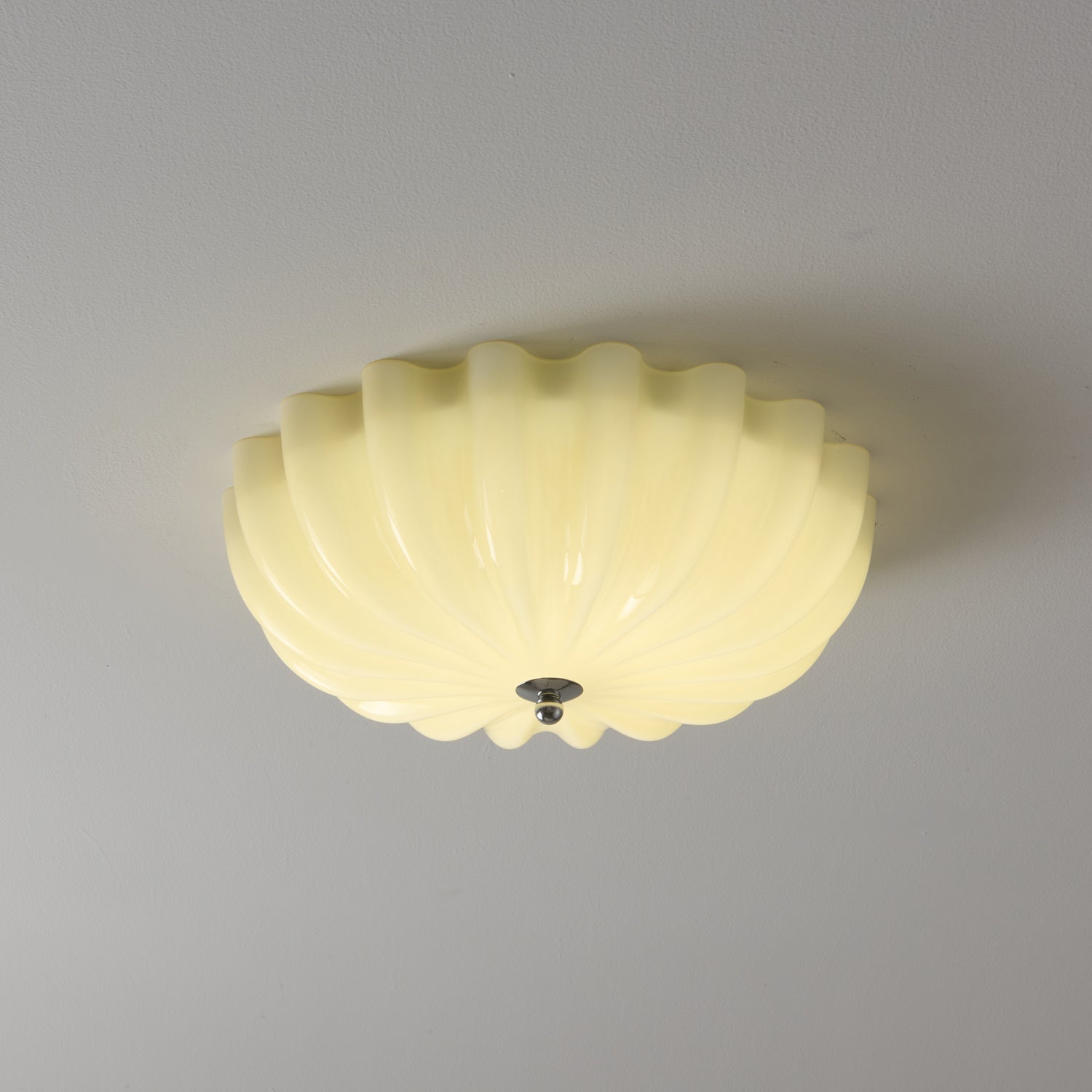 WOW Dewdrop Shell Ceiling Light